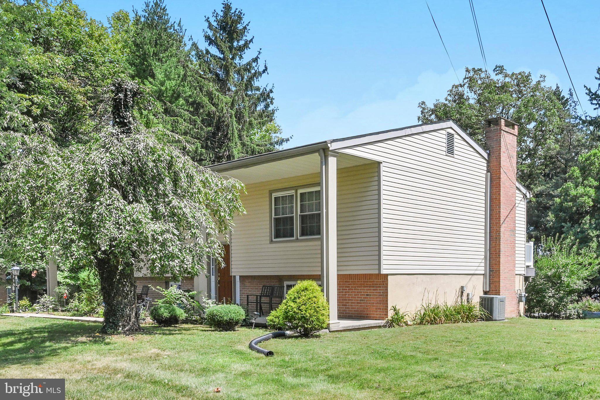 17 Furnace Rd, Wernersville, PA 19565 photo