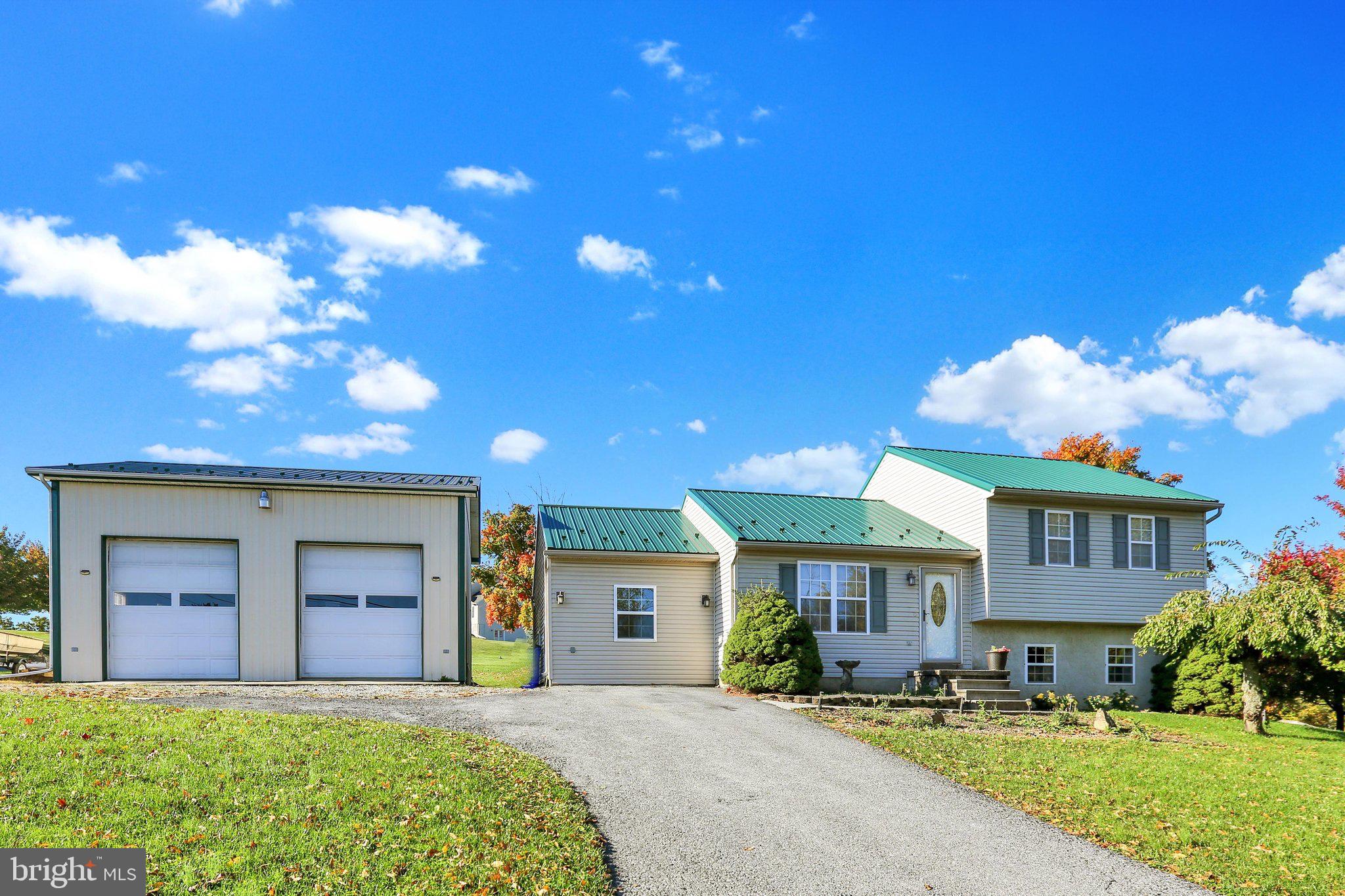 48 Deysher Rd, Fleetwood, PA 19522