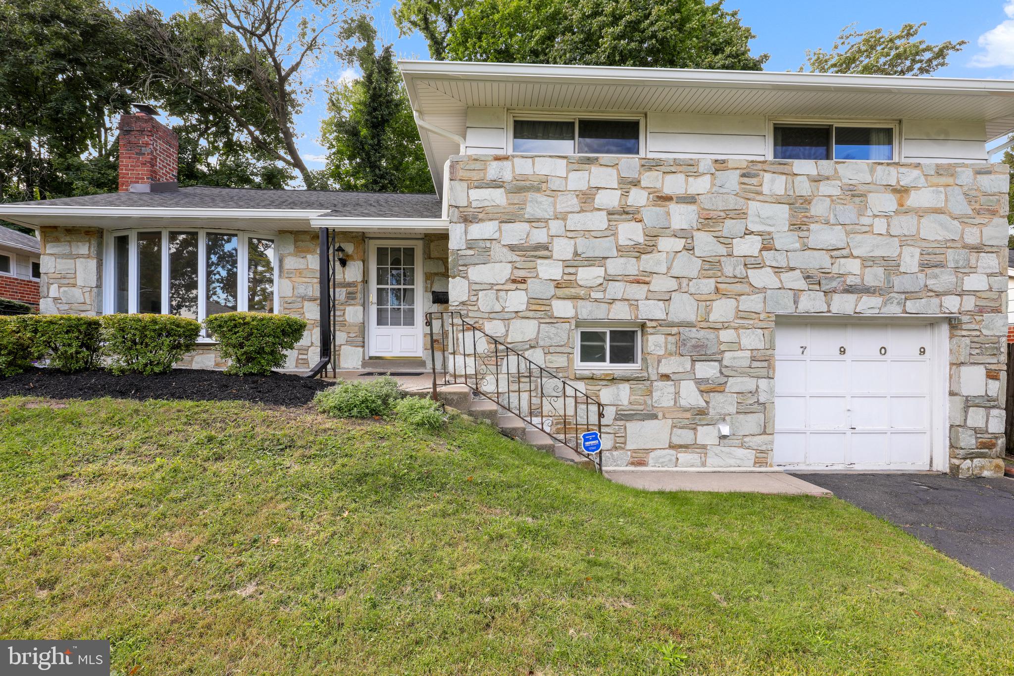 7909 Rodgers Rd, Elkins Park, PA 19027