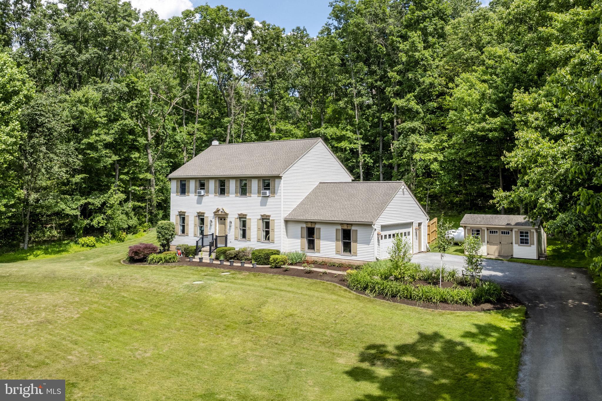 2225 Laurel Spring Dr, Narvon, PA 17555