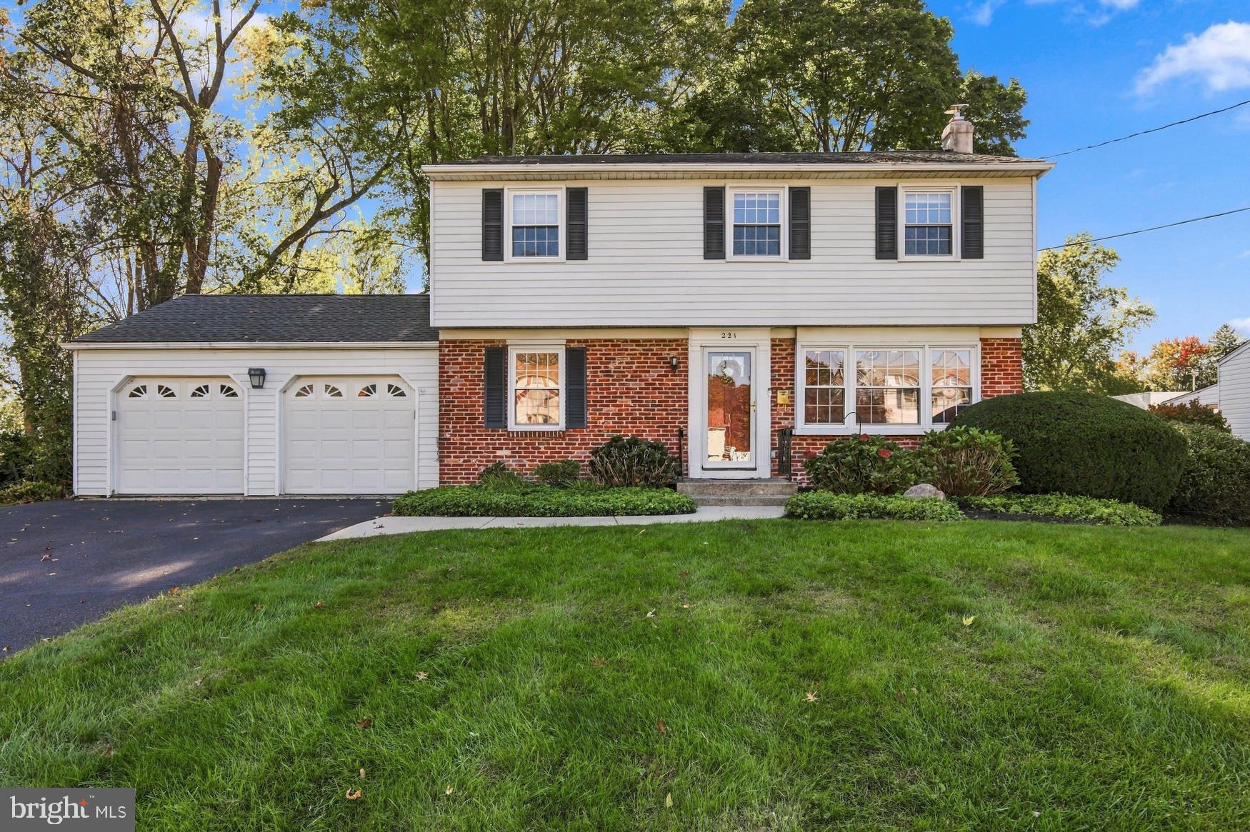 221 Crestview Rd, Hatboro, PA 19040