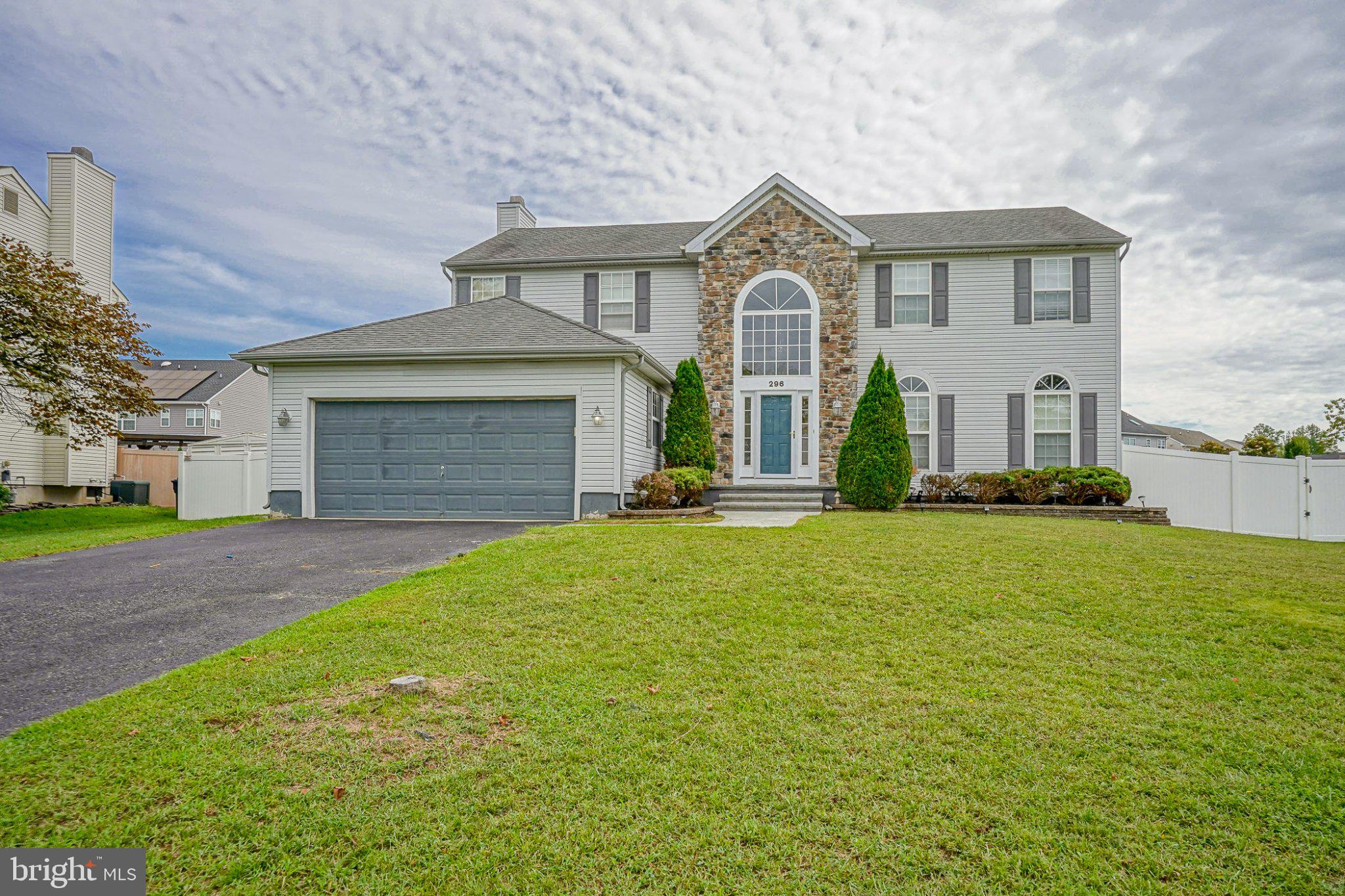 296 Rushfoil Dr, Williamstown, NJ 08094
