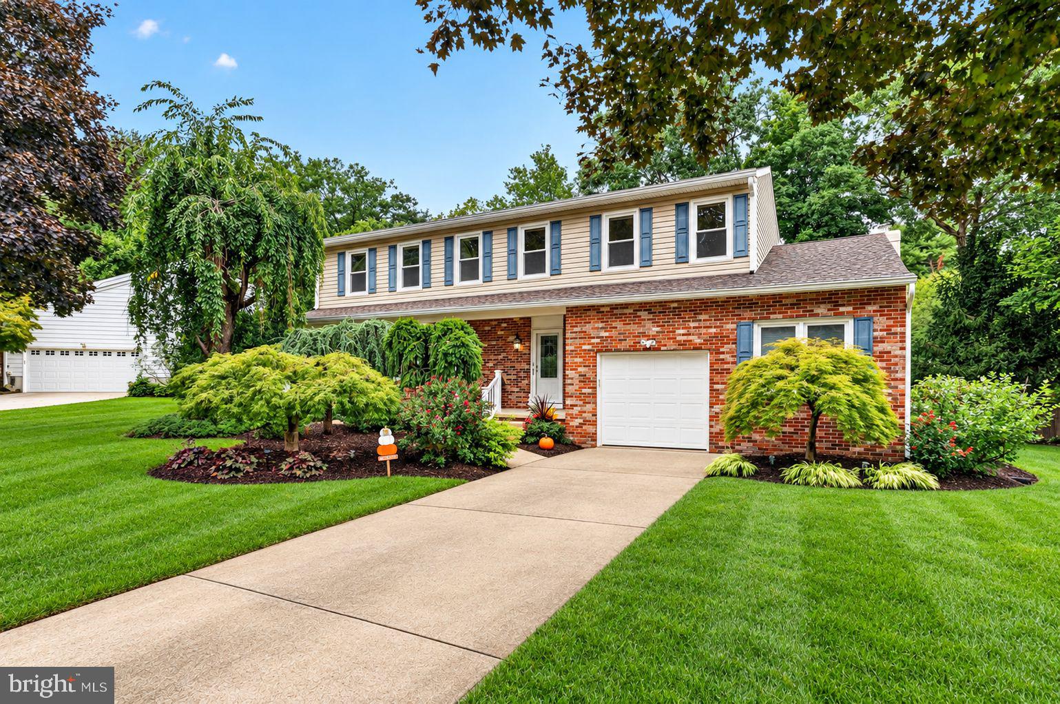 55 New Colony Dr, Hampton, NJ 08619