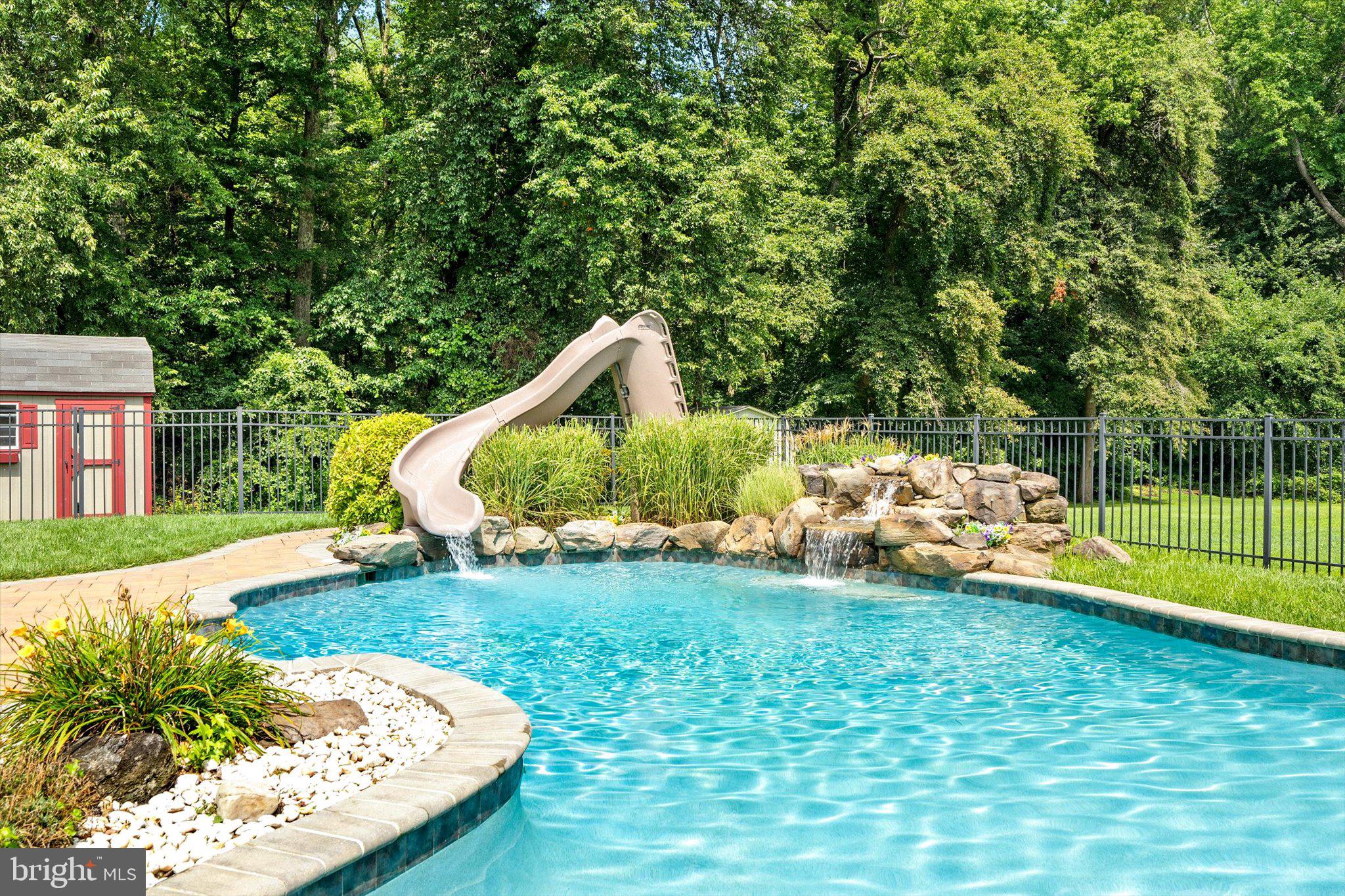 10 Timber Wolf Dr, Hampton, NJ 08620 photo