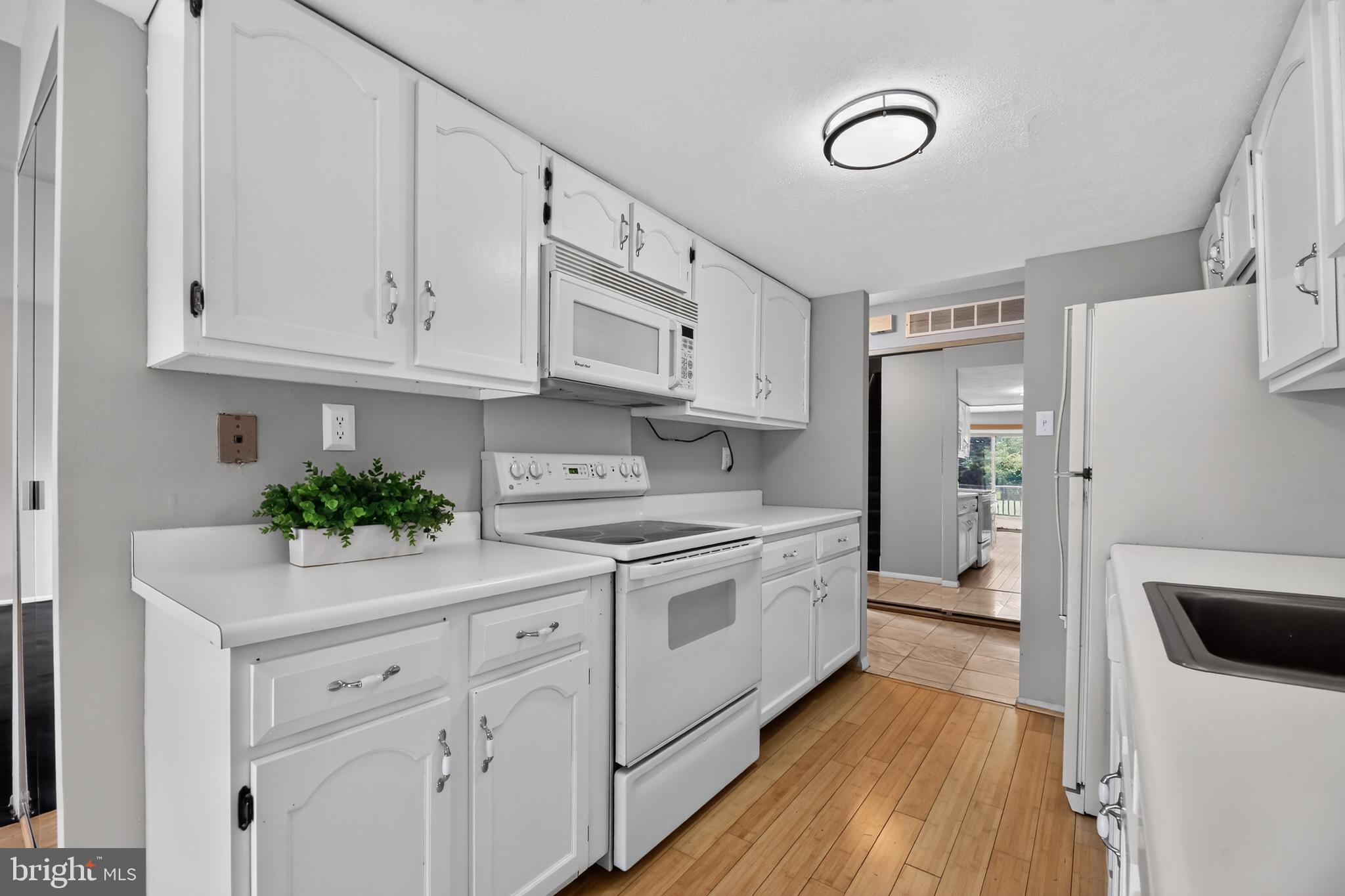 218 Deerpark Ct, Marlton, NJ 08053 photo