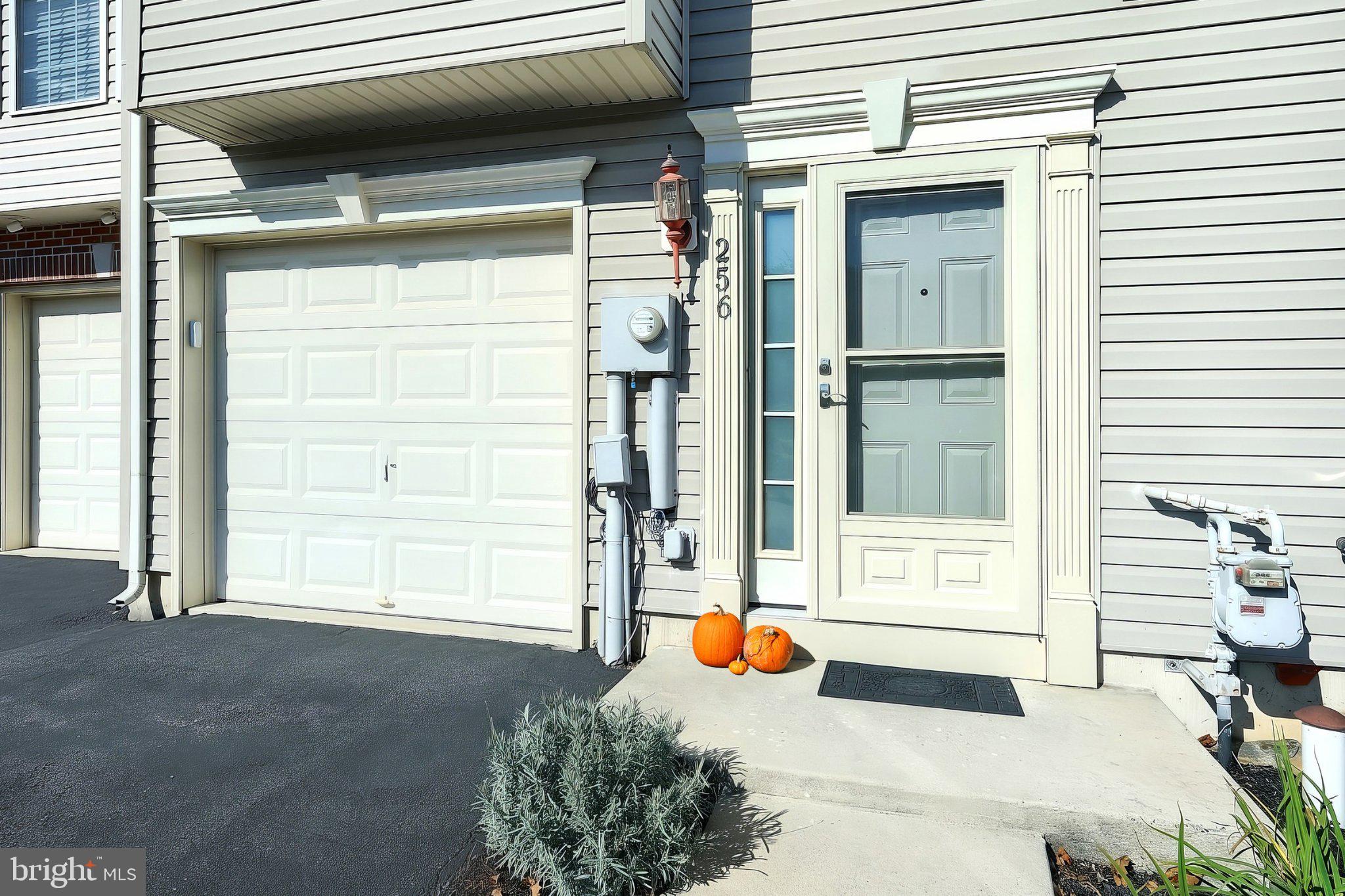 256 Country Ridge Dr, Red Lion, PA 17356 photo