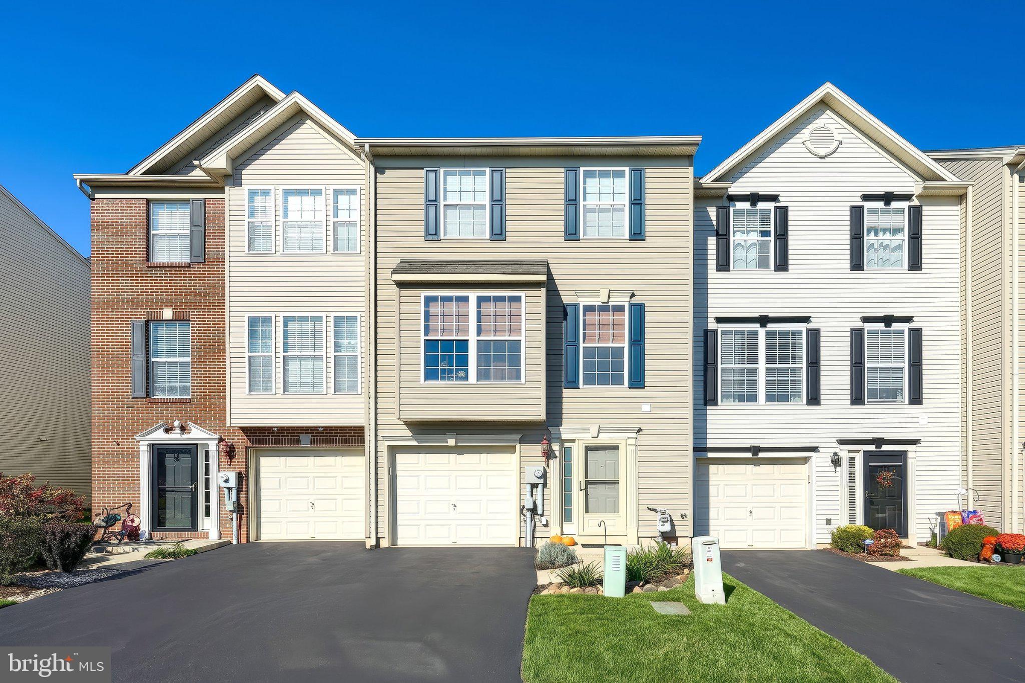 256 Country Ridge Dr, Red Lion, PA 17356 photo