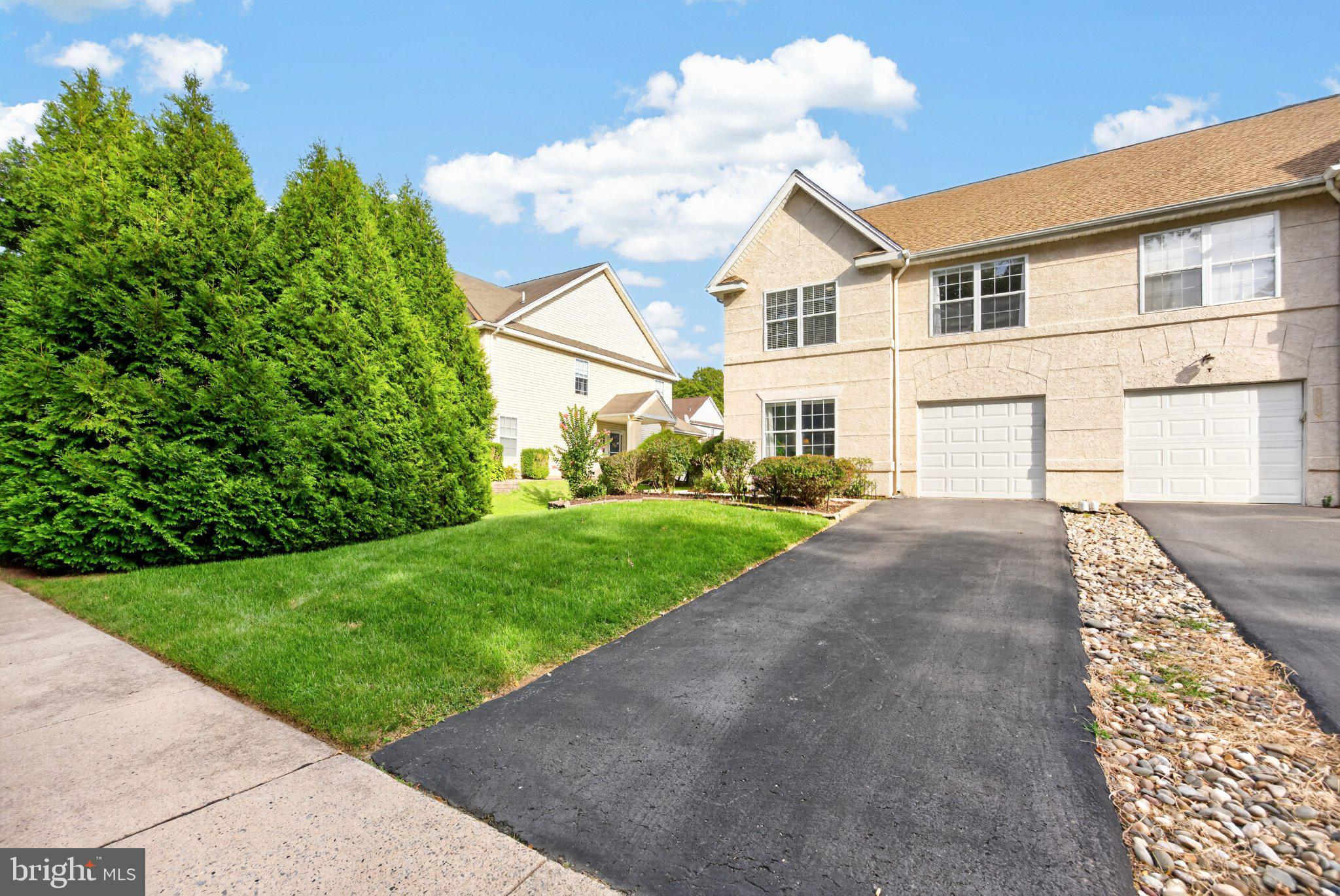 636 Elm St, Royersford, PA 19468 photo