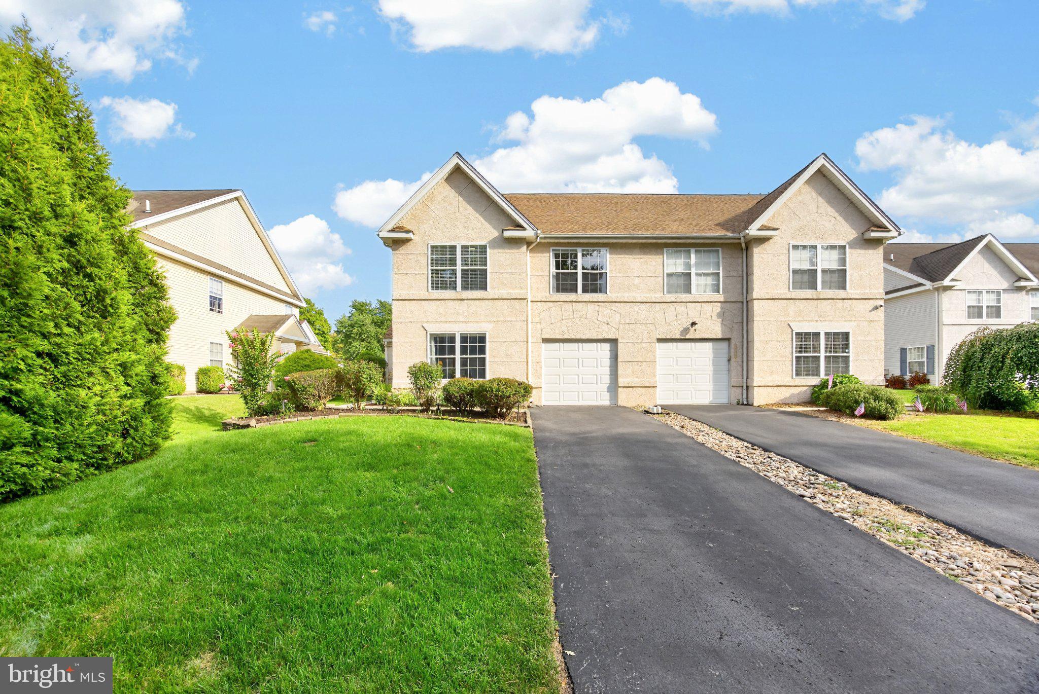 636 Elm St, Royersford, PA 19468 photo