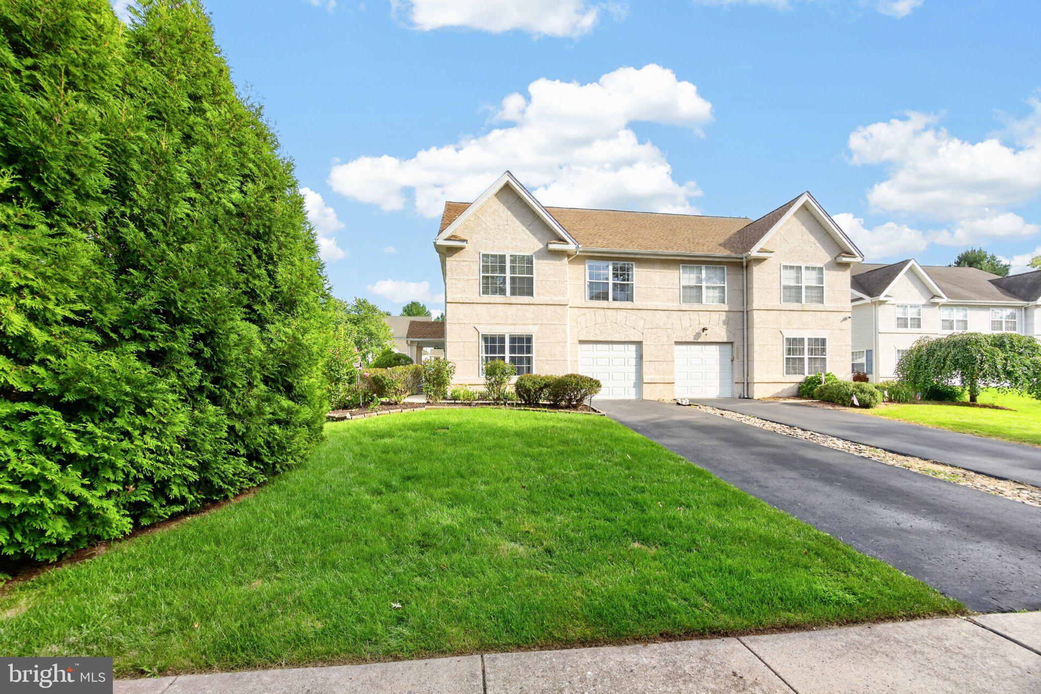 636 Elm St, Royersford, PA 19468 photo