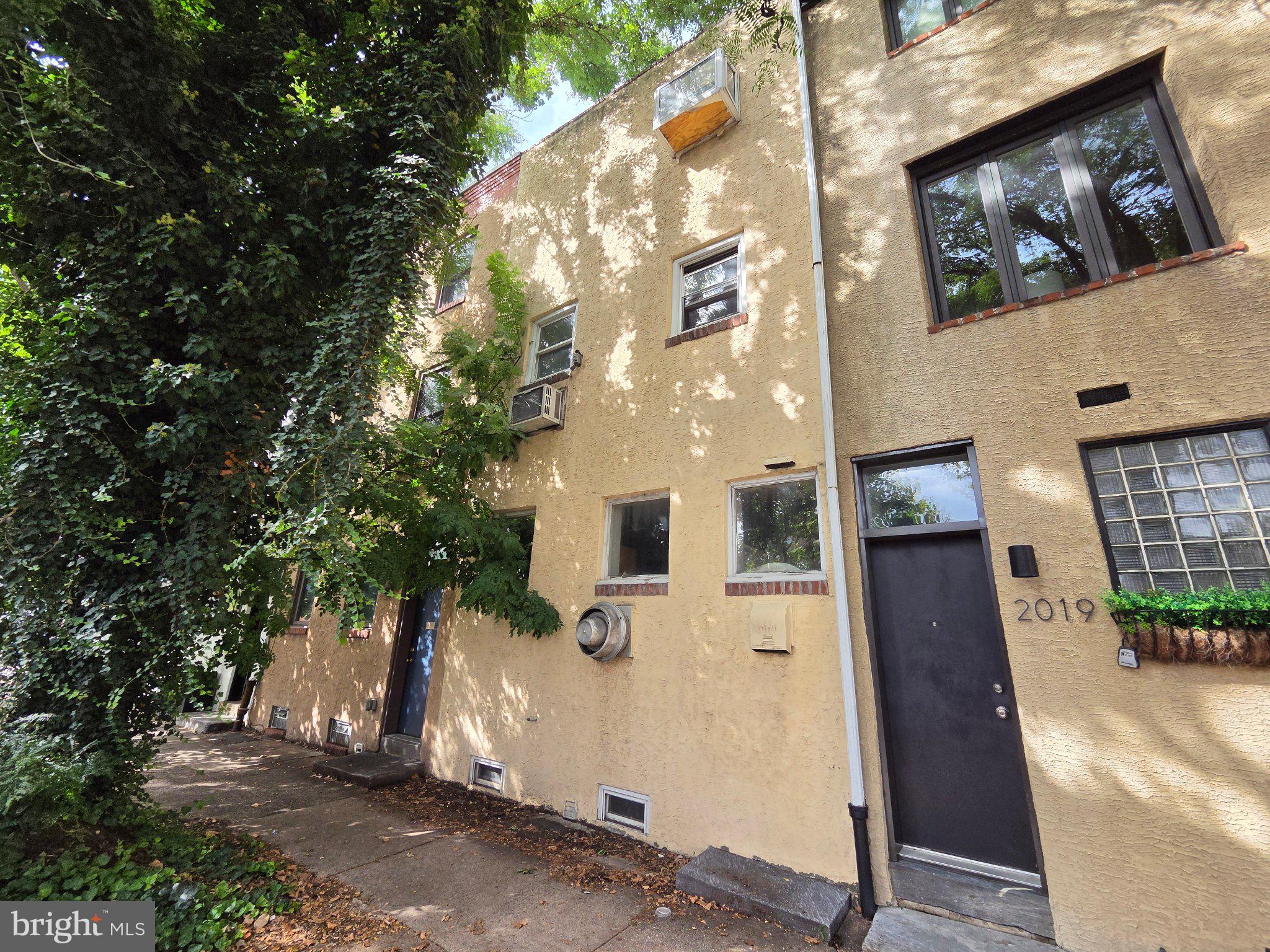 2021 Lombard St, Philadelphia, PA 19146