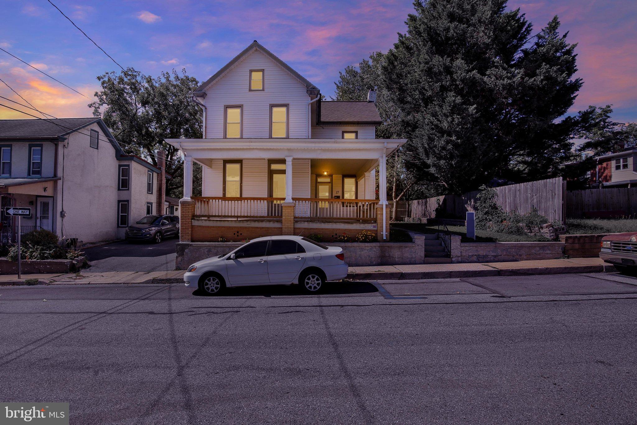 17 Oak St, Ephrata, PA 17522