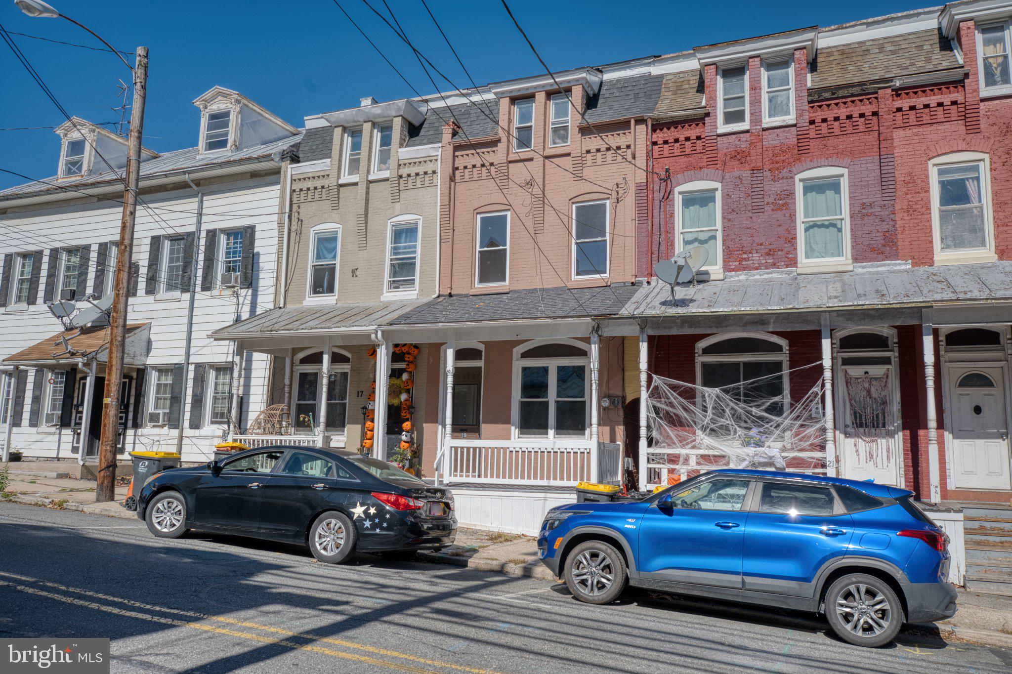 19 High St, Womelsdorf, PA 19567