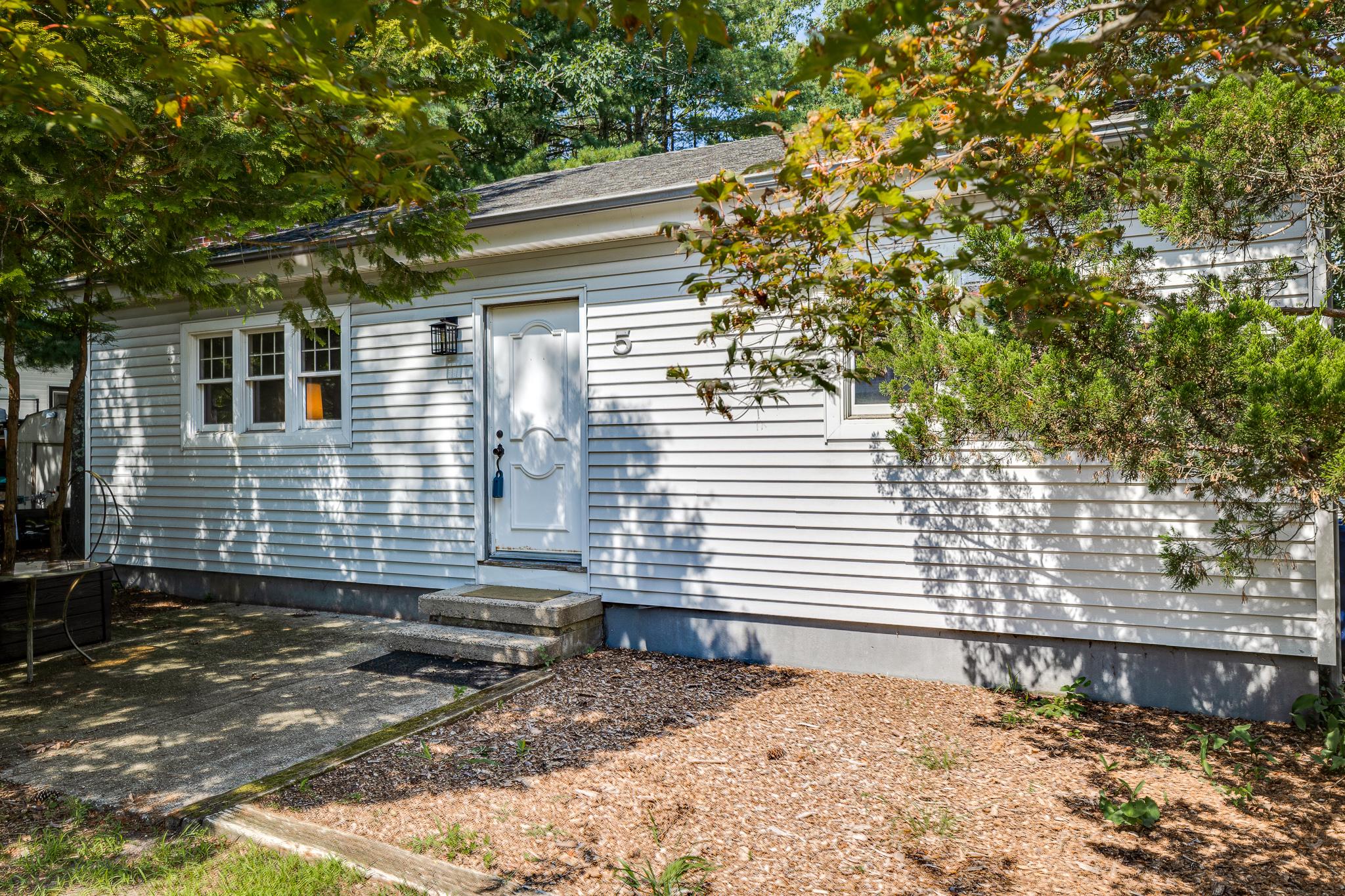 5 Woodland Ave, Medford, NJ 08055