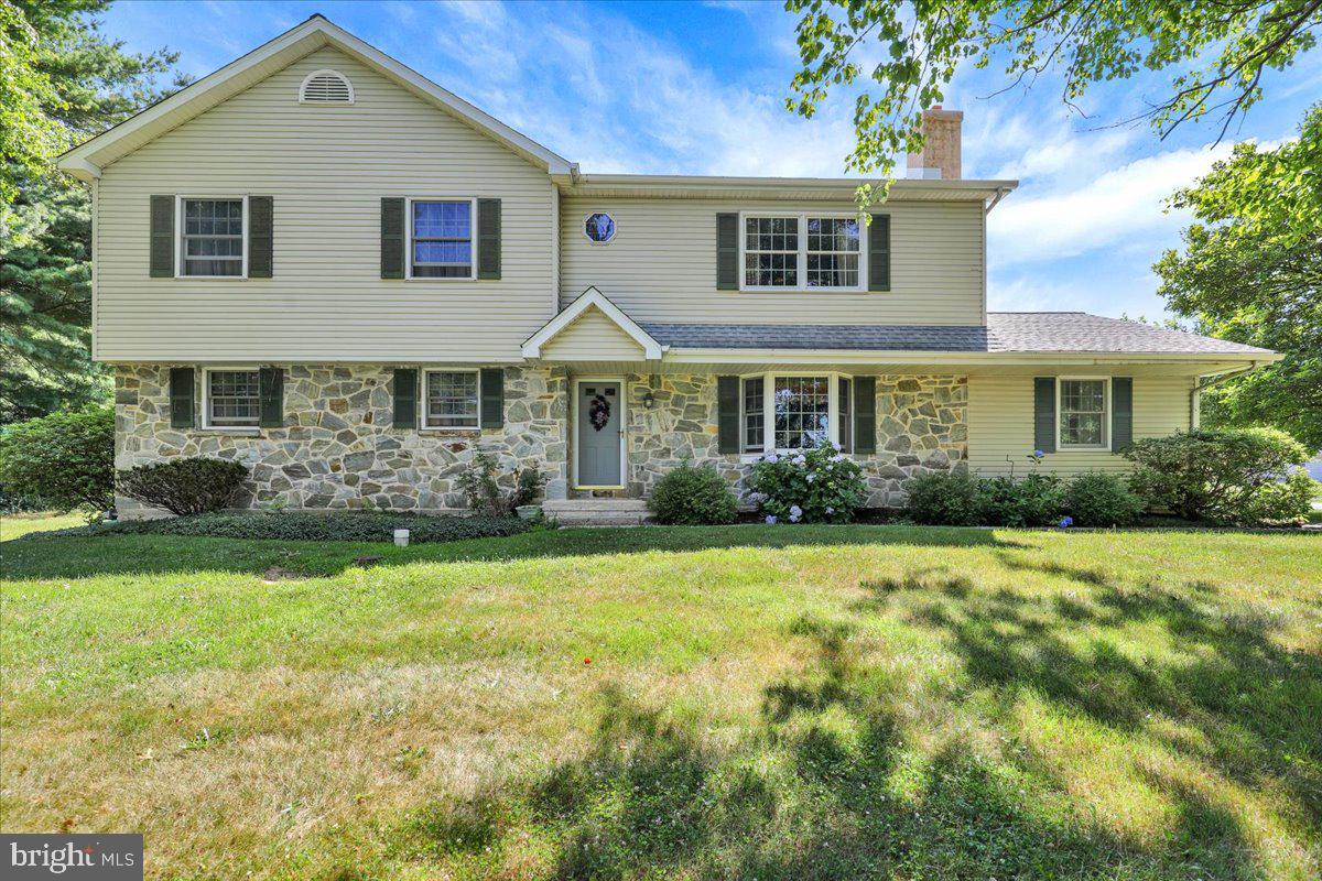 1170 Manor Rd, Honey Brook, PA 19344