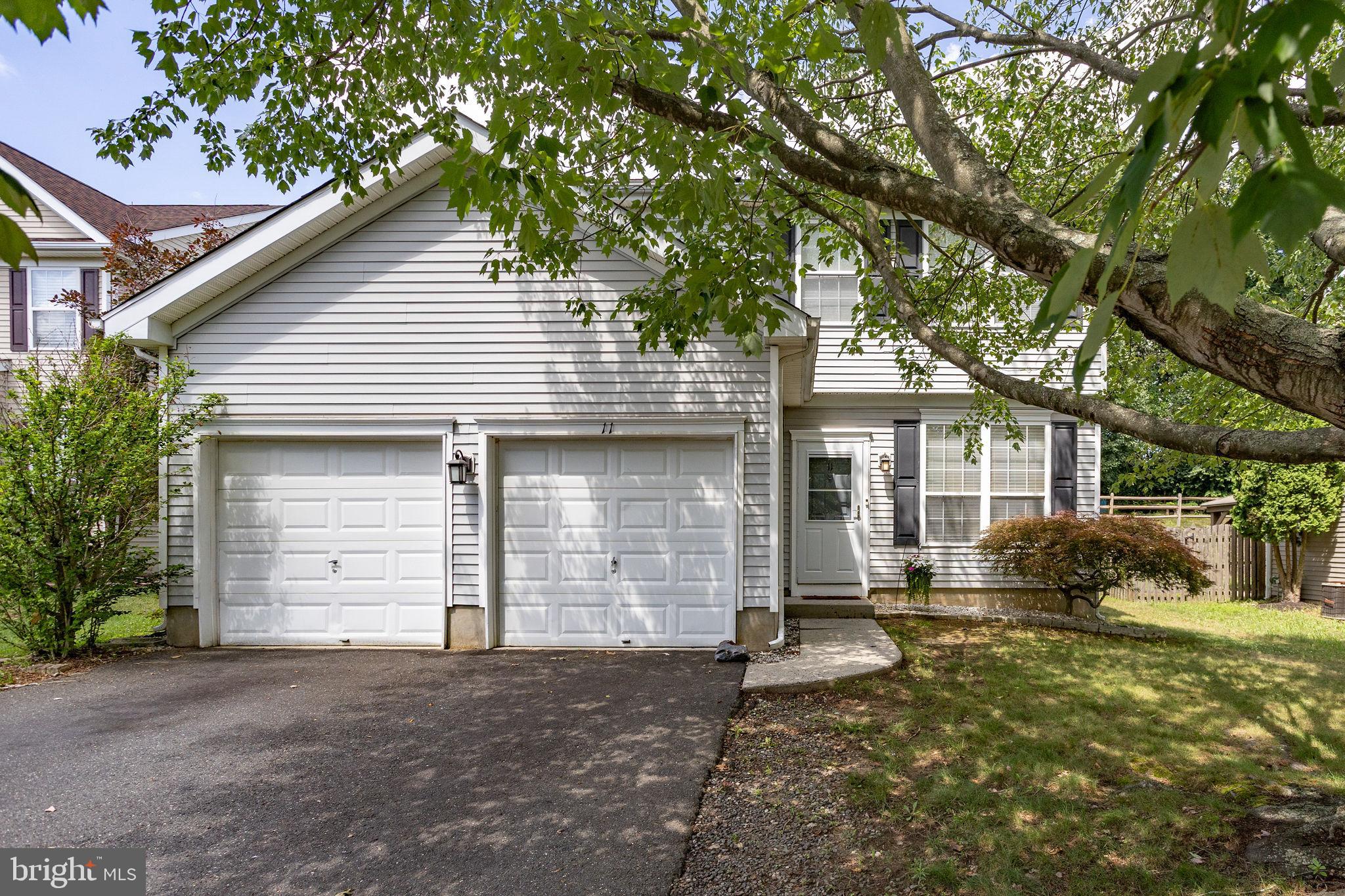 11 Lincoln Dr, Columbus, NJ 08022