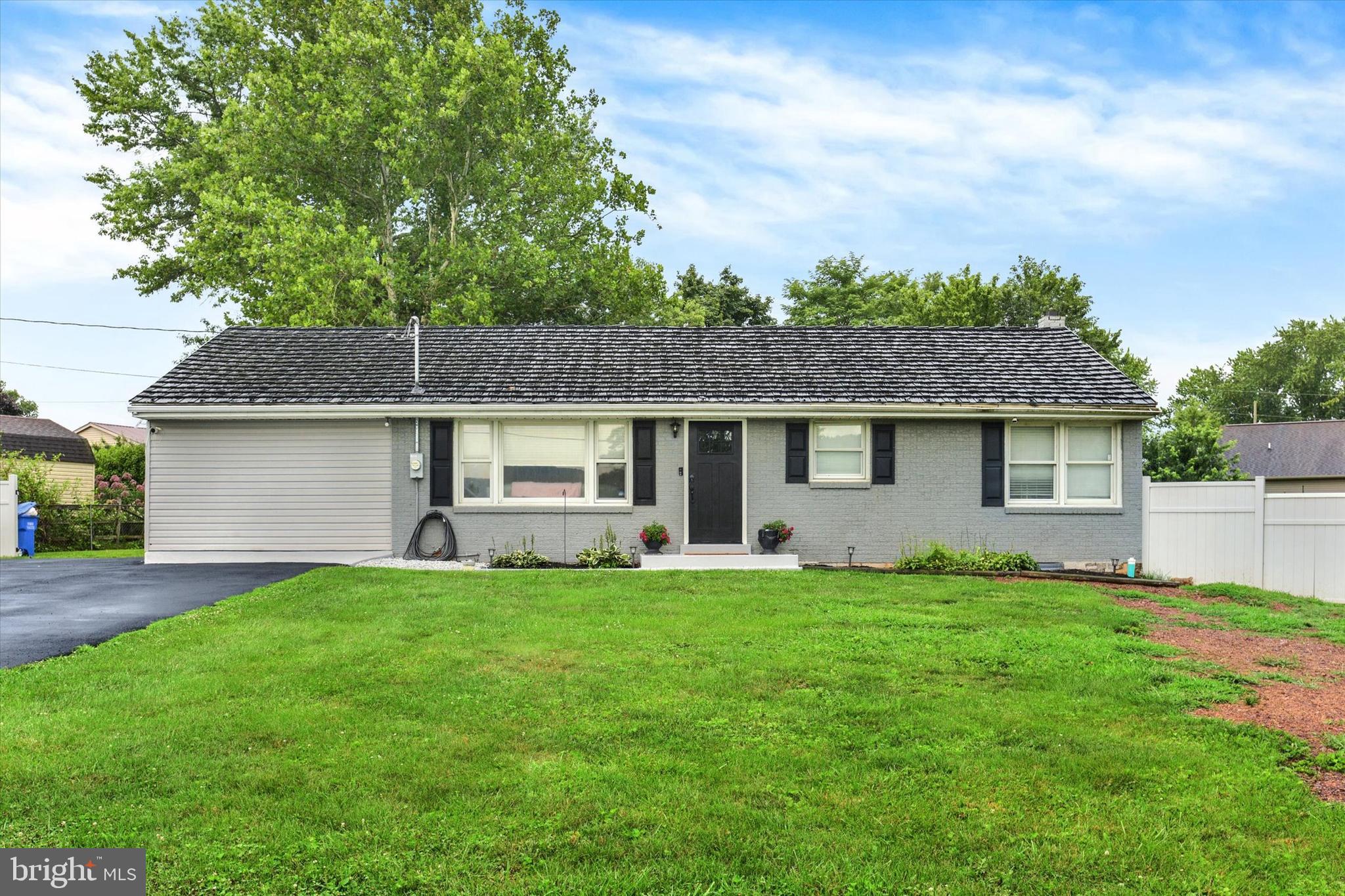 12 White Birch Ave, Mechanicsburg, PA 17050
