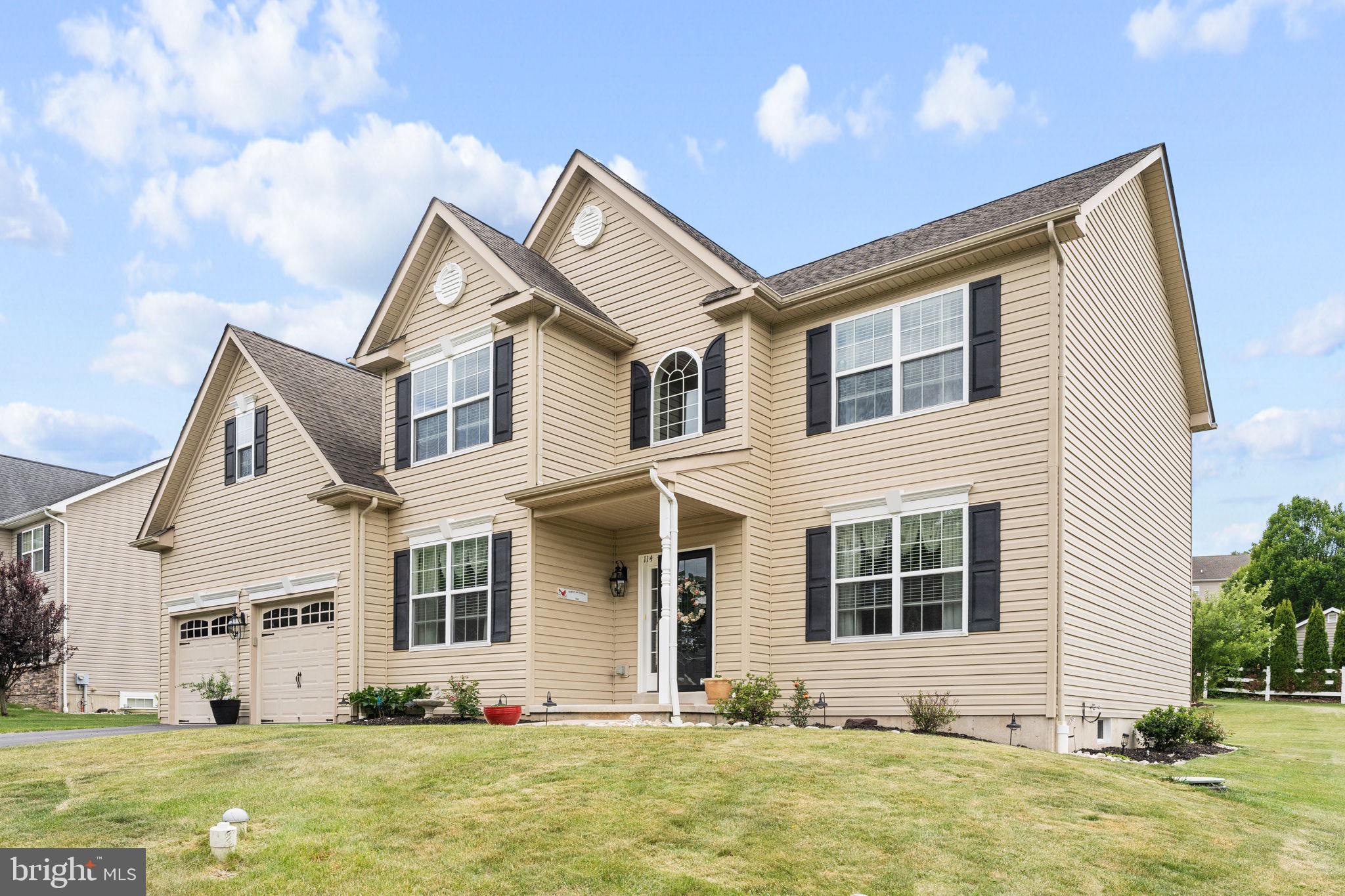 114 Lawrence Dr, Gilbertsville, PA 19525 photo
