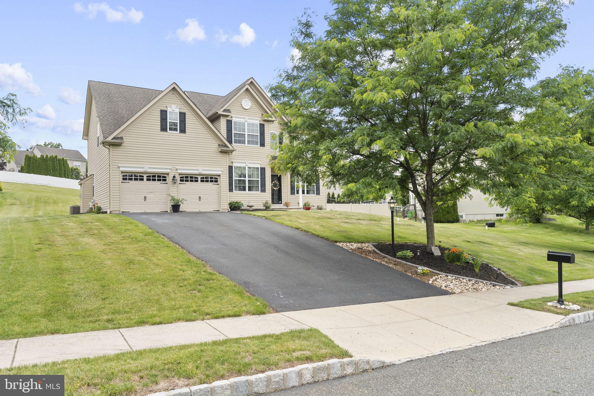 114 Lawrence Dr, Gilbertsville, PA 19525 photo
