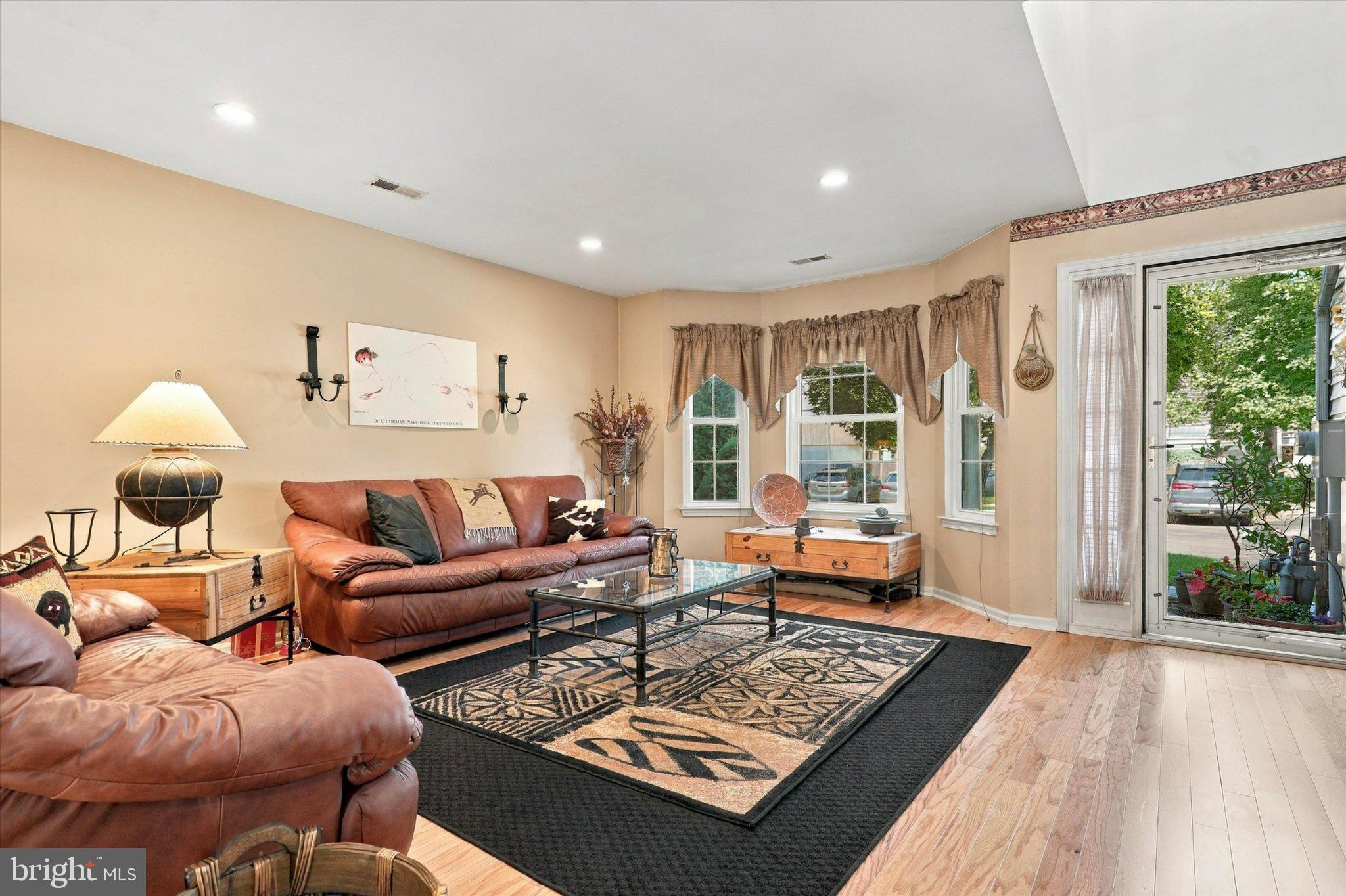801 Evergreen Ct, North Wales, PA 19454 photo