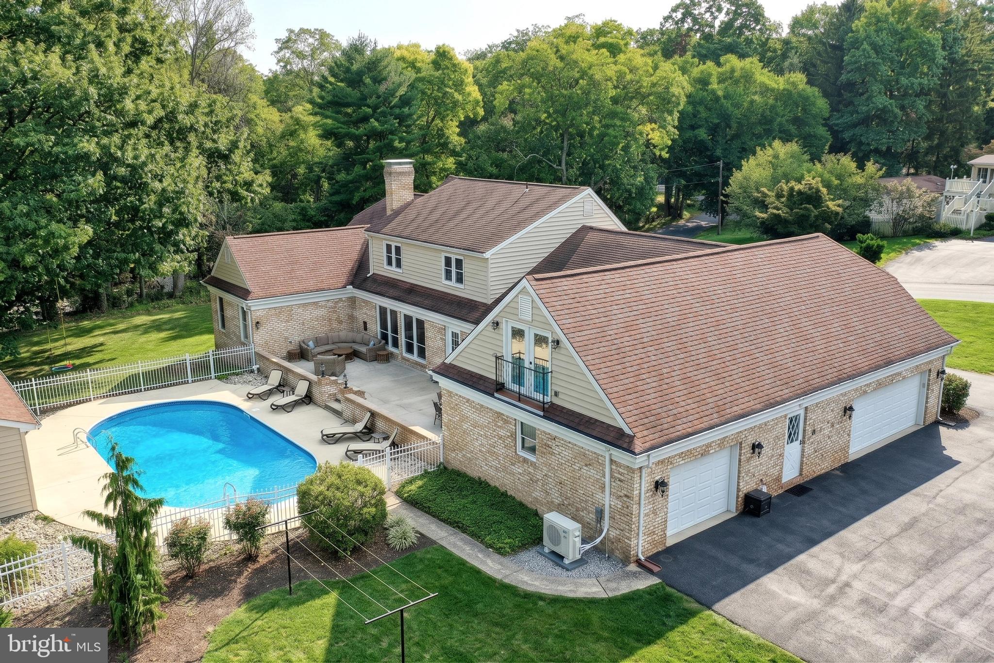 1 W Lawn Cir, Wormleysburg, PA 17043 photo