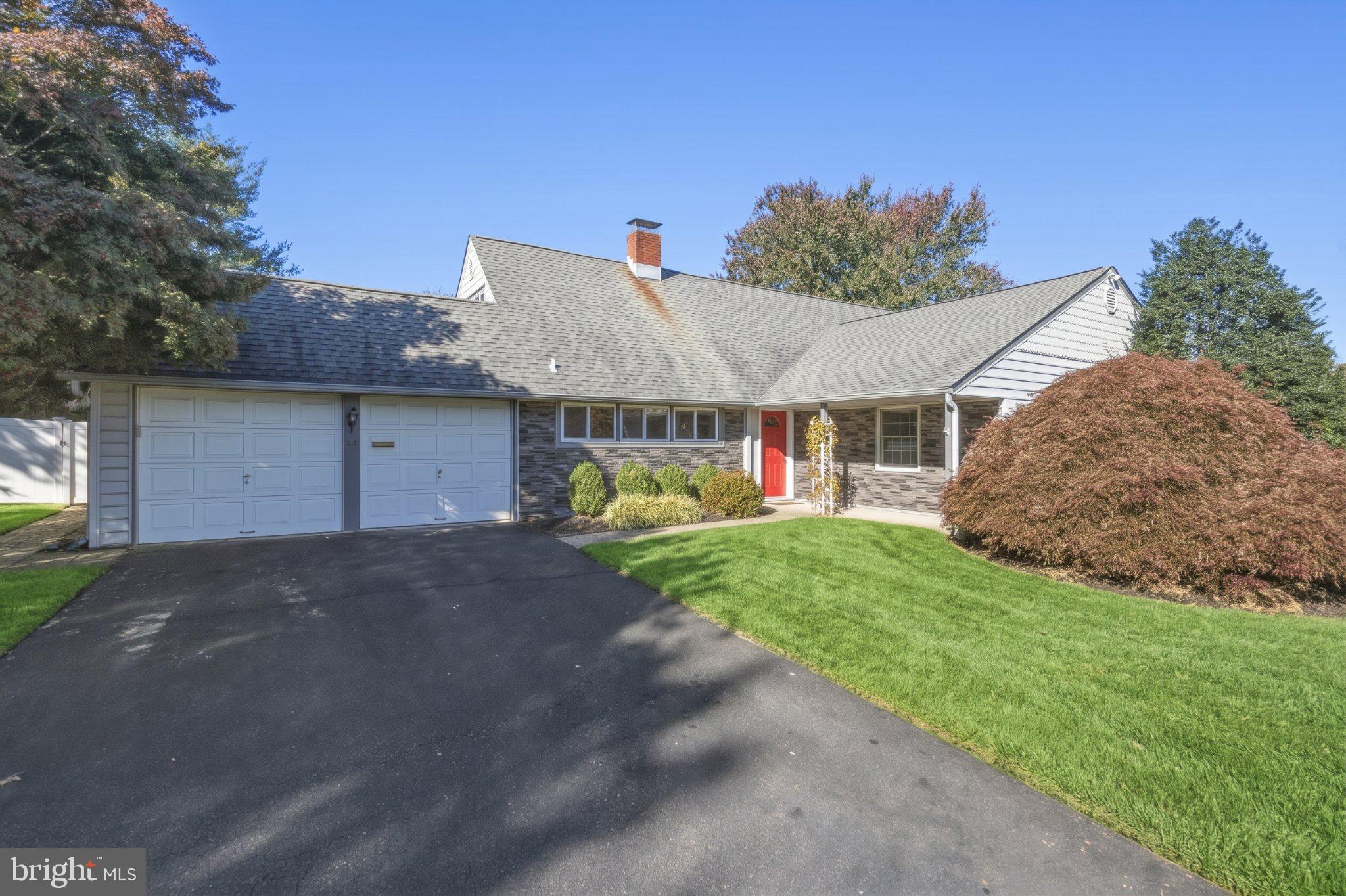 45 Rust Hill Rd, Levittown, PA 19056