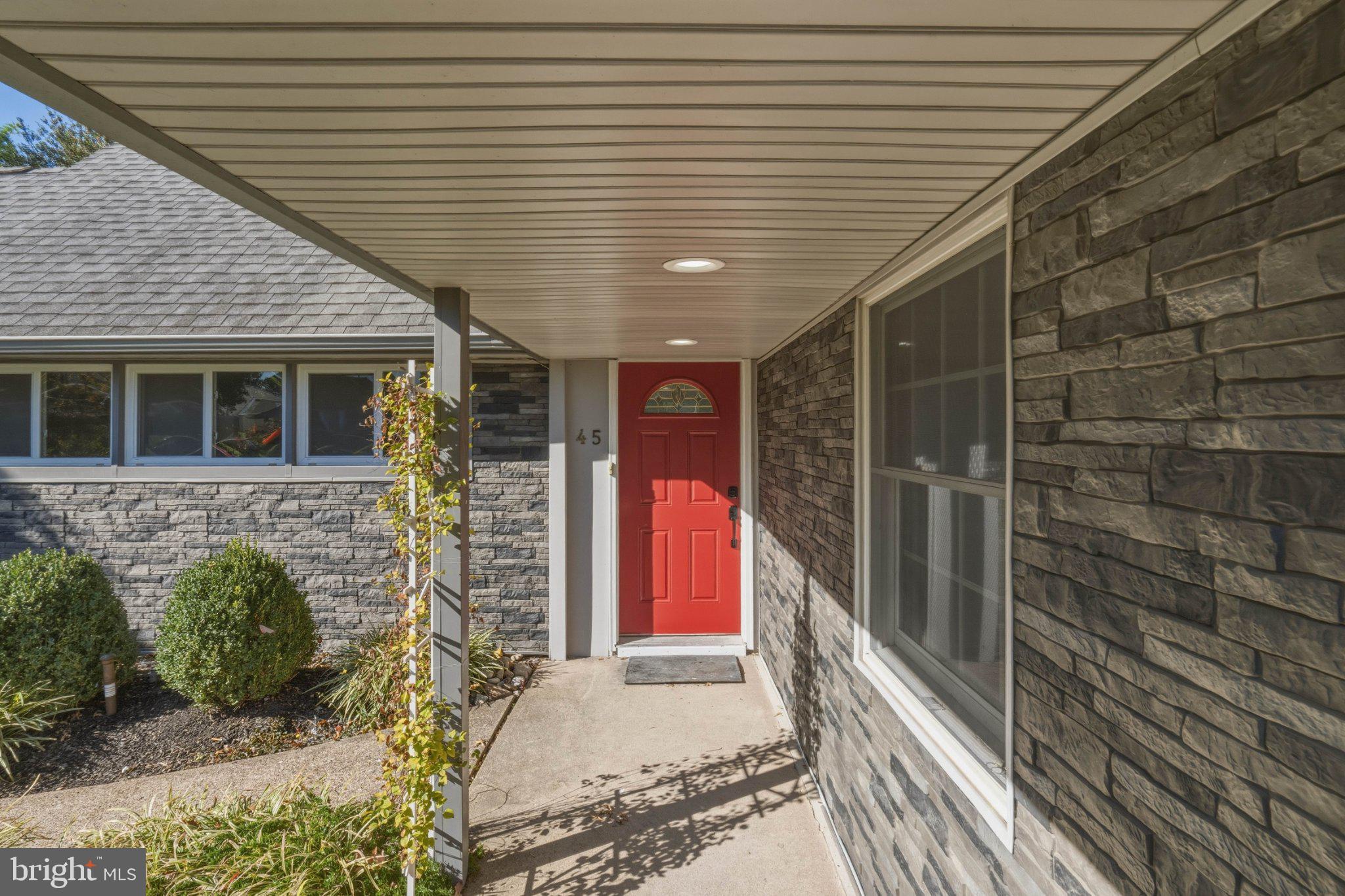 45 Rust Hill Rd, Levittown, PA 19056 photo