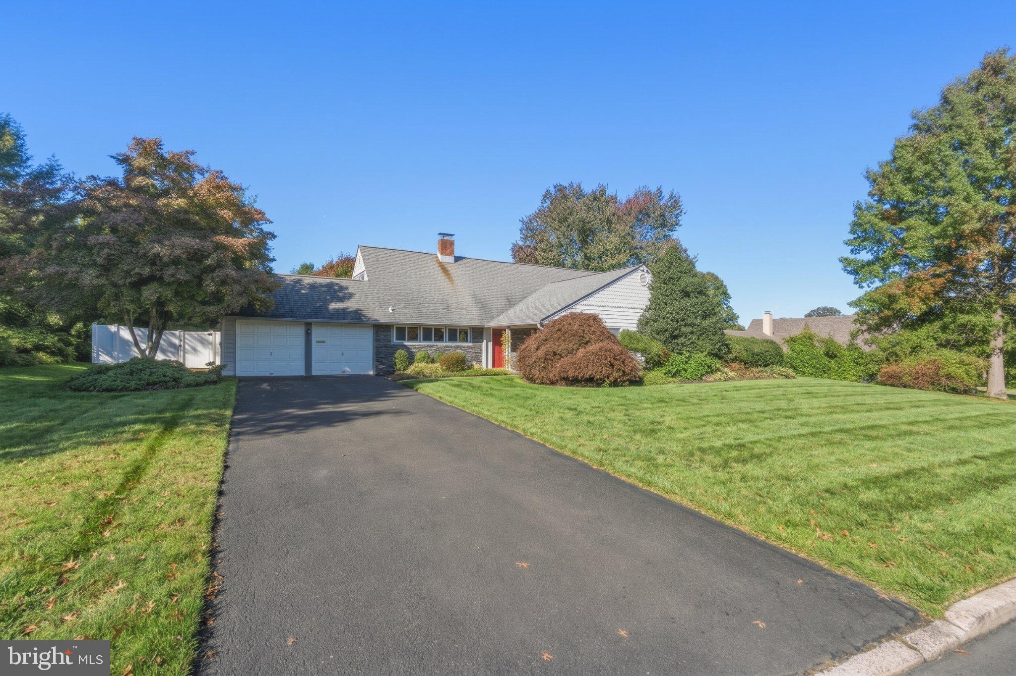 45 Rust Hill Rd, Levittown, PA 19056 photo