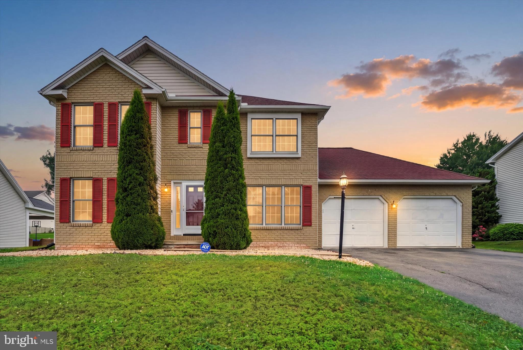 2720 Sparrow Dr, York, PA 17408