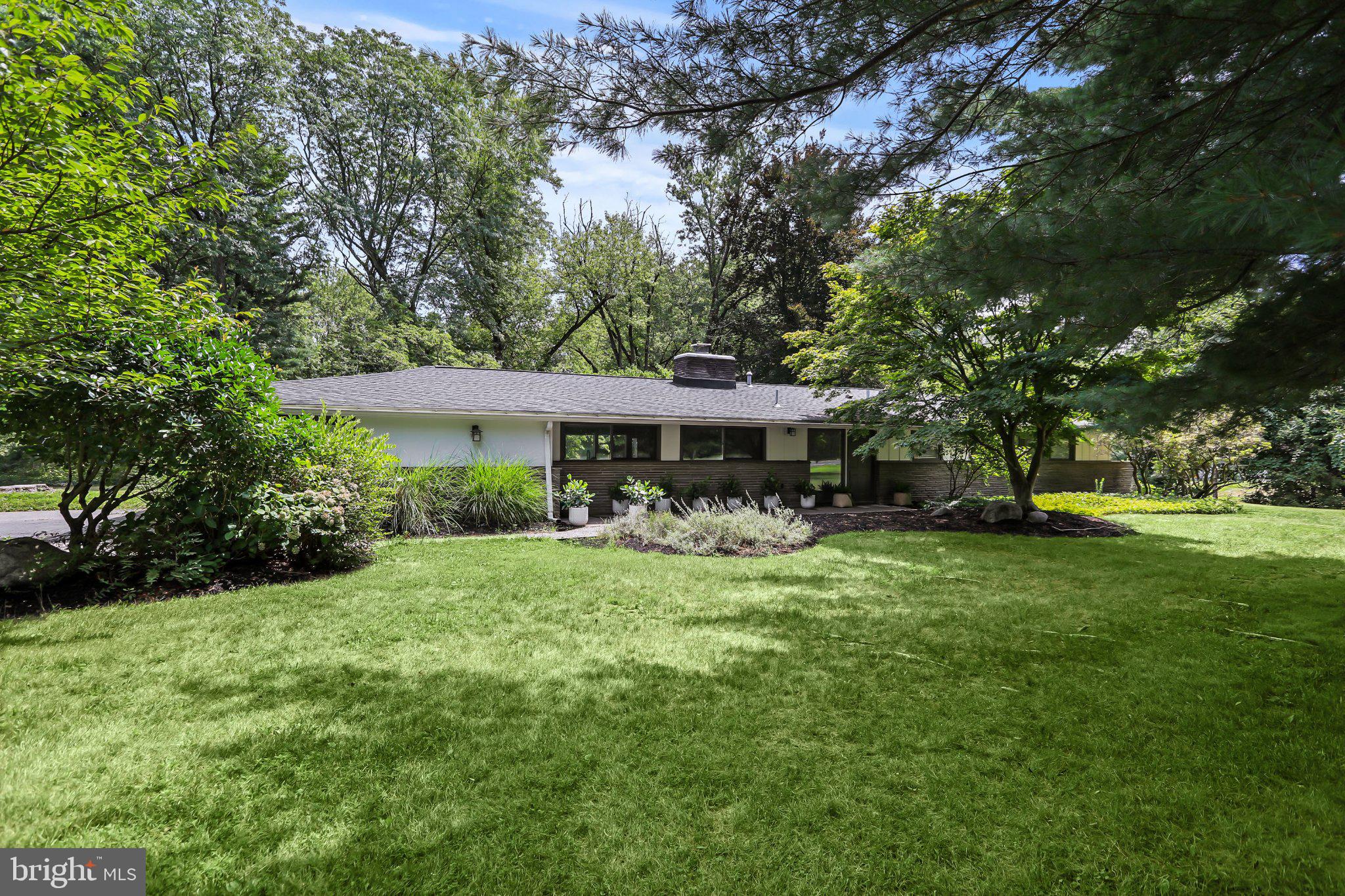 1004 Mercer Rd, Princeton, NJ 08540