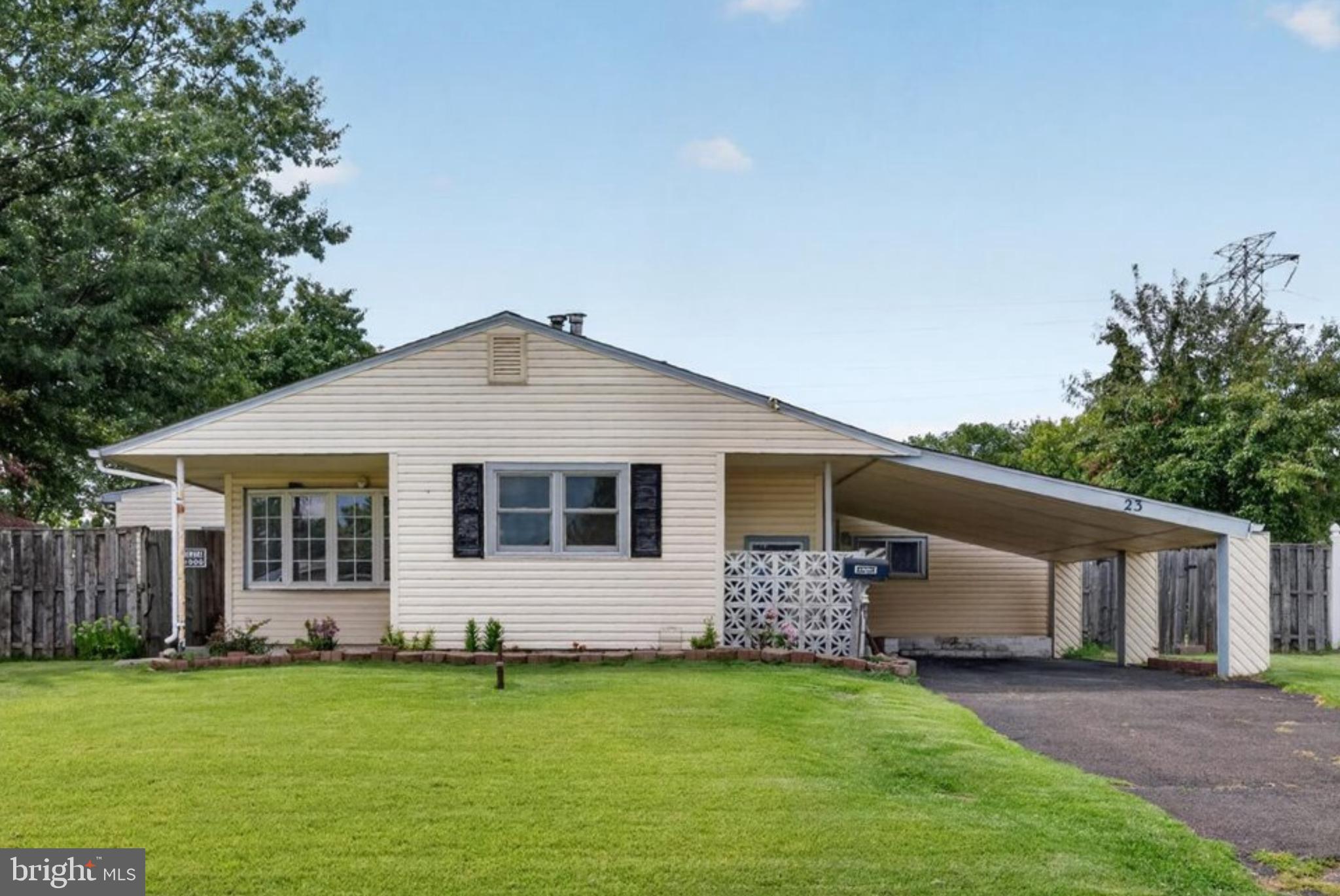 23 Disk Ln, Levittown, PA 19055