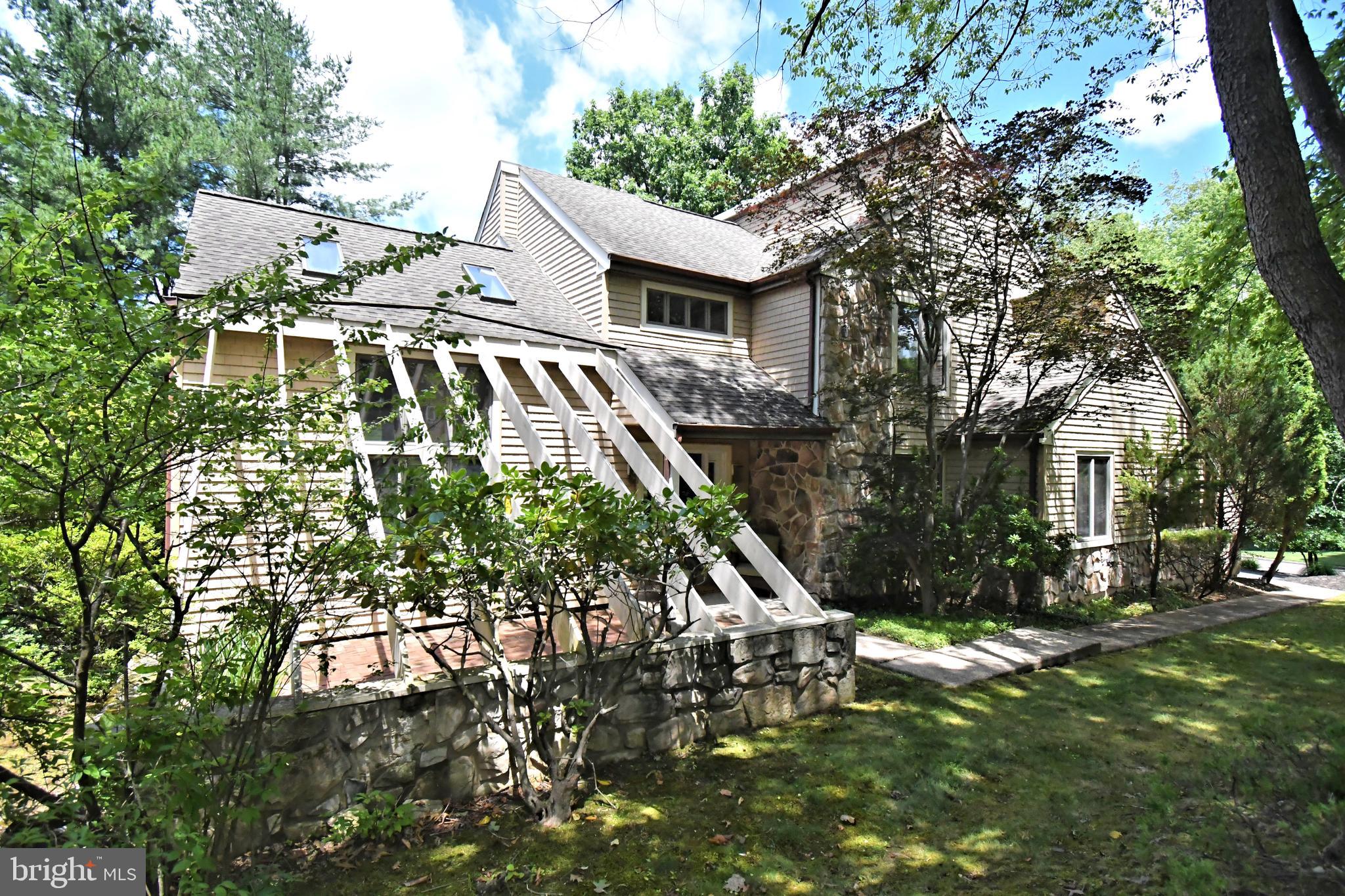 22 Wychwood Ln, Langhorne, PA 19047 photo