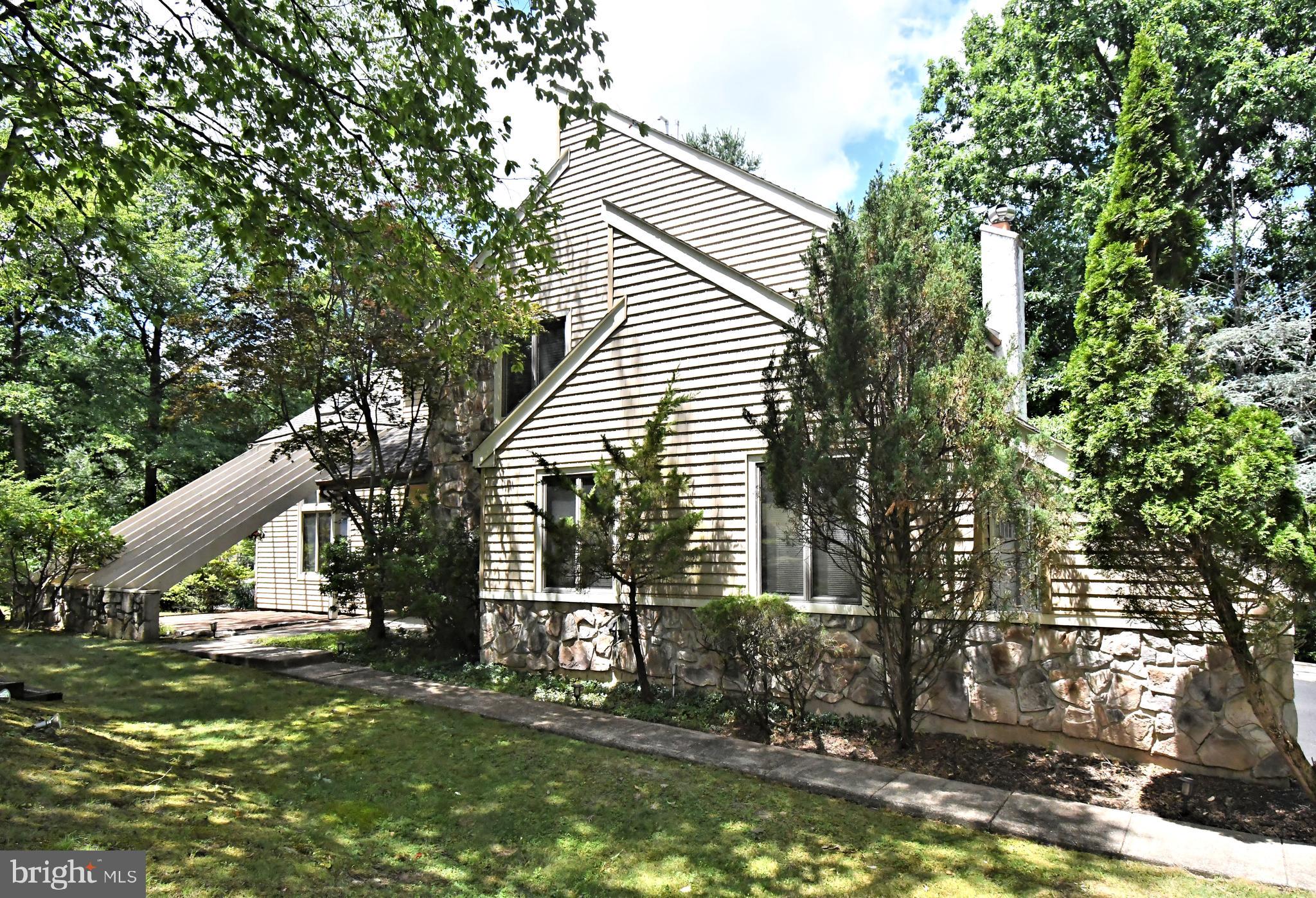 22 Wychwood Ln, Langhorne, PA 19047 photo