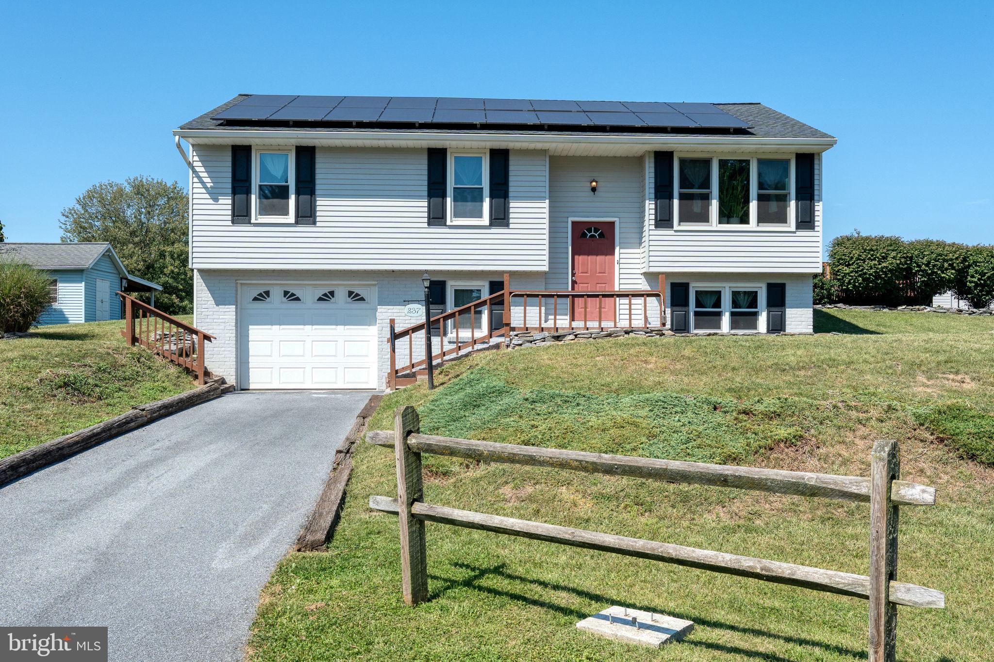 237 Buttonwood Dr, Elizabethtown, PA 17022