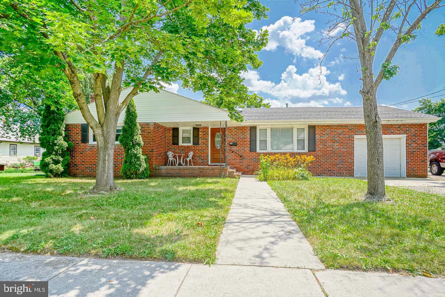 50 Vine St, Gibbstown, NJ 08027
