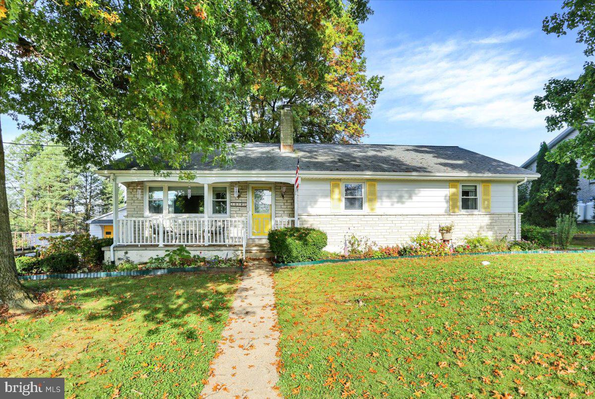 1018 Mahlon Dr, Leesport, PA 19533