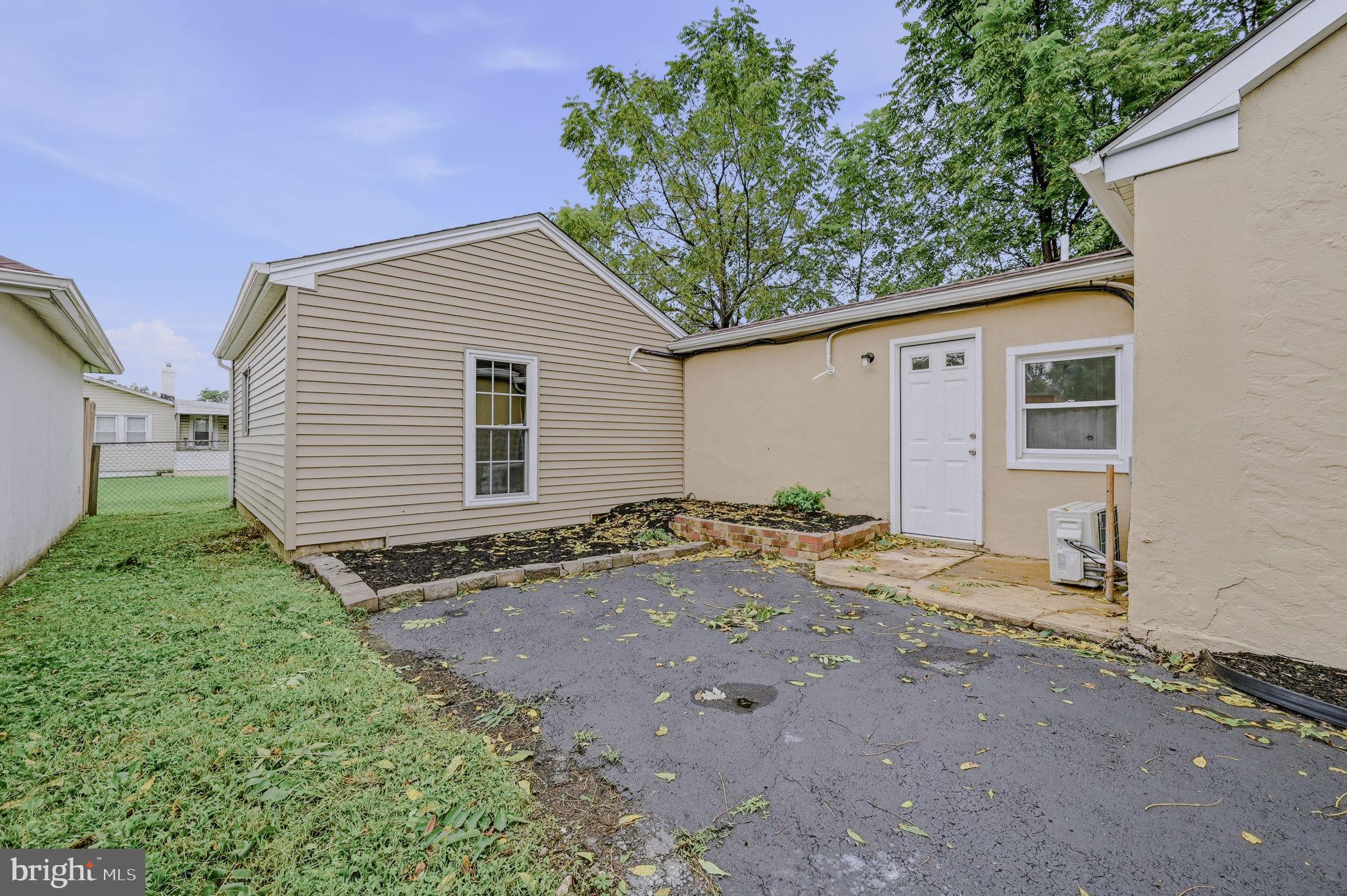 603 Liberty Blvd, New Castle, DE 19720 photo
