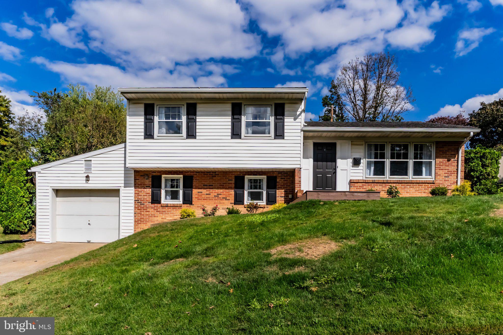 837 Foxcroft Dr, Camp Hill, PA 17011