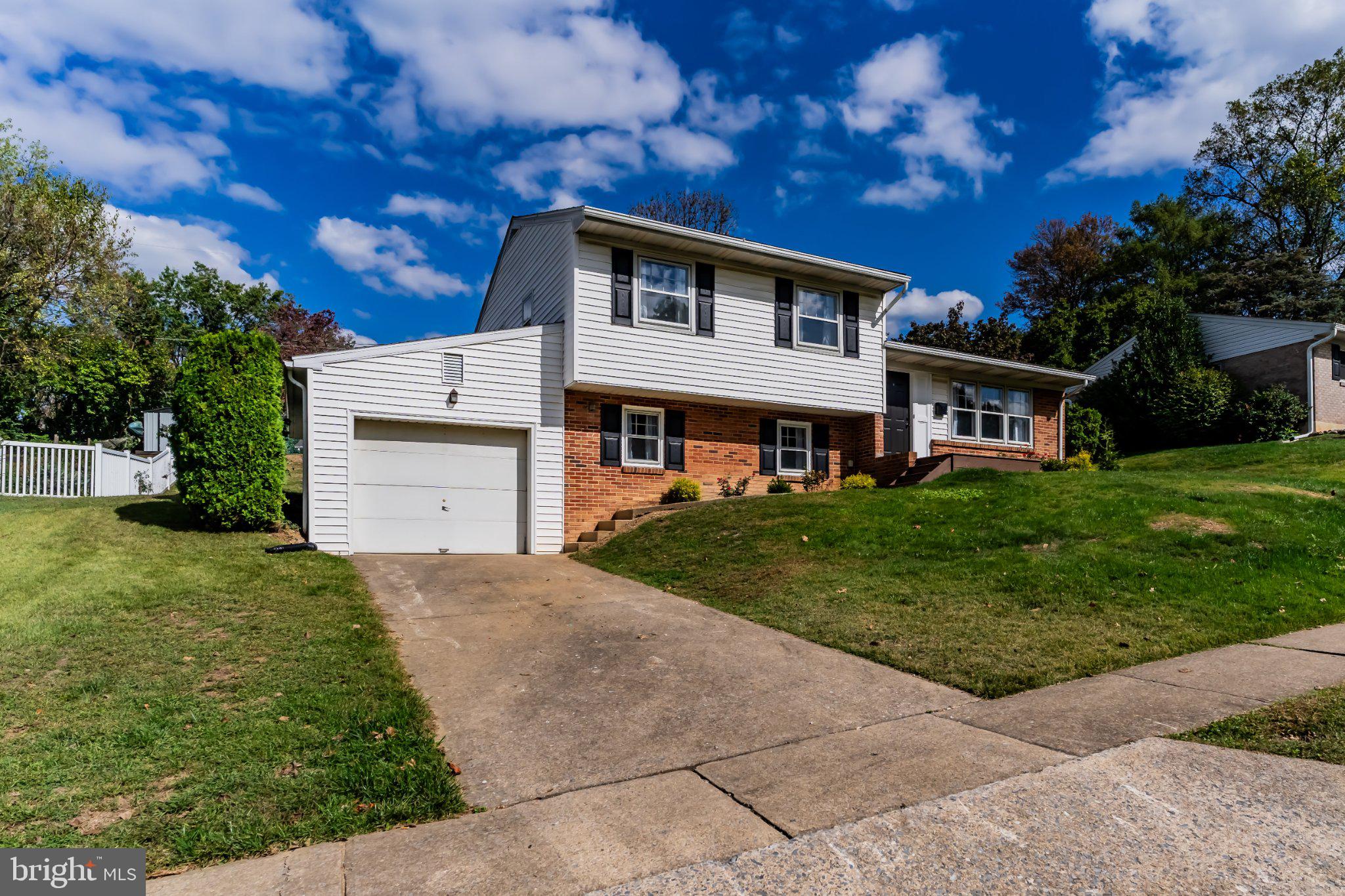 837 W Foxcroft Dr, Camp Hill, PA 17011 photo