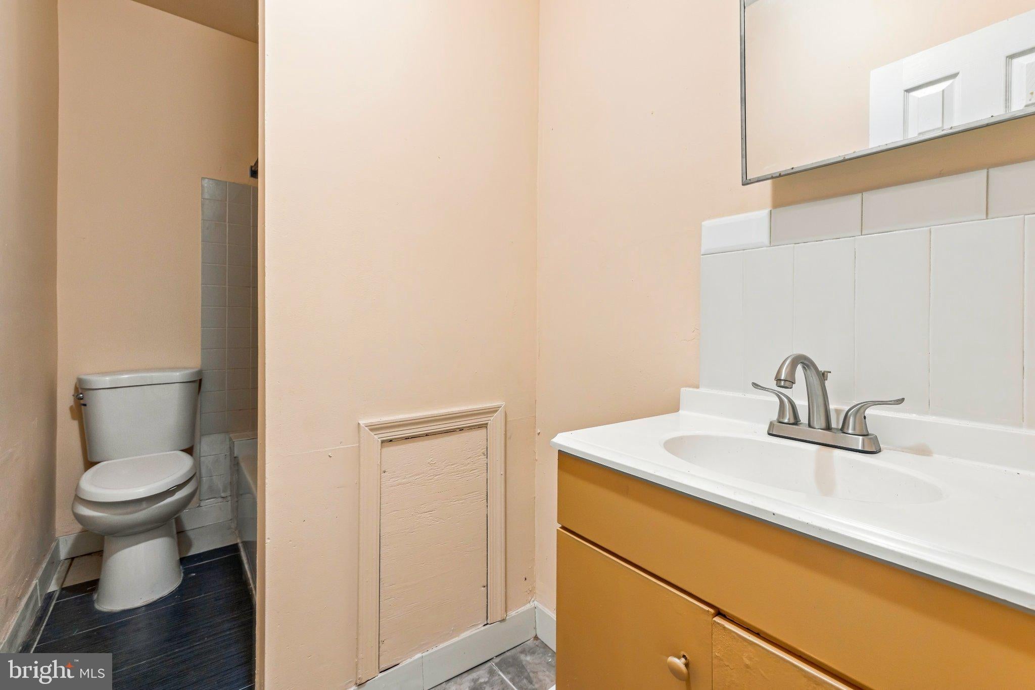 59 E Walnut Ln, Philadelphia, PA 19144 photo