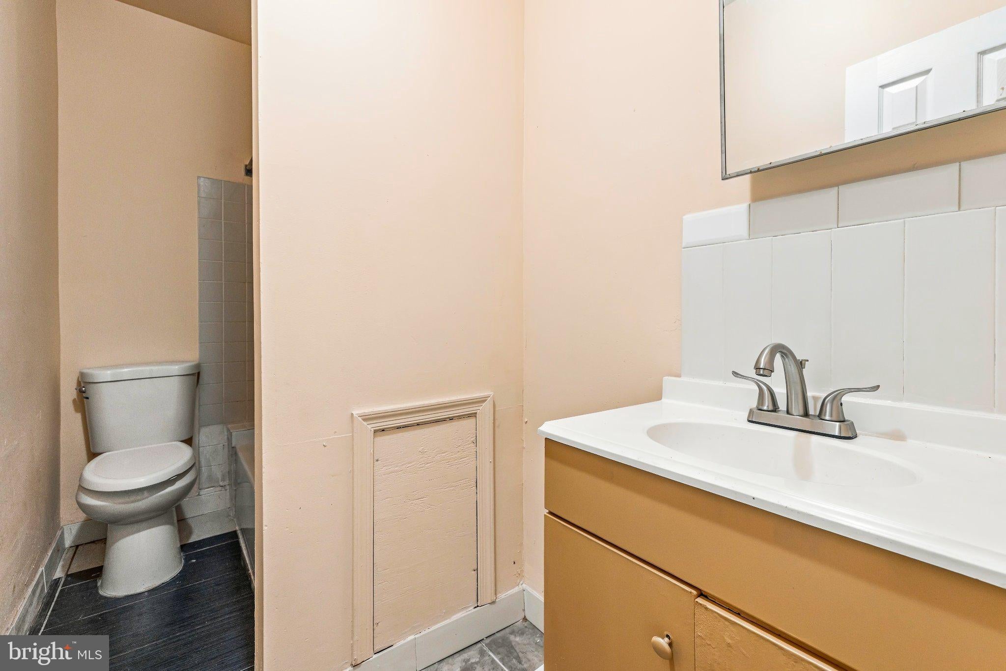 59 E Walnut Ln, Philadelphia, PA 19144 photo