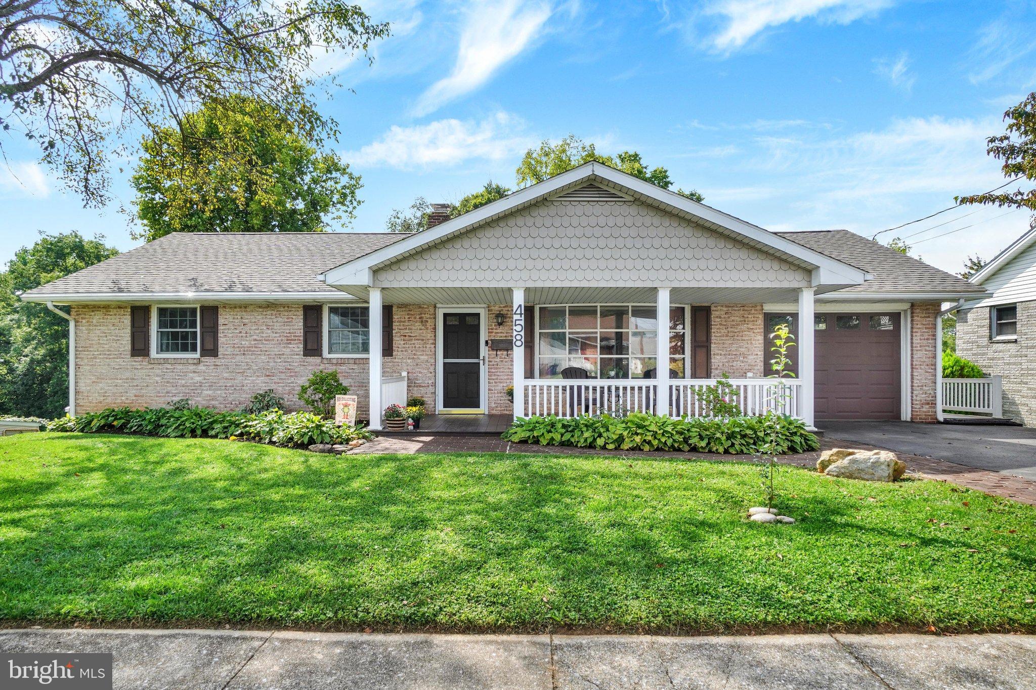 458 Arnold Ln, York, PA 17406
