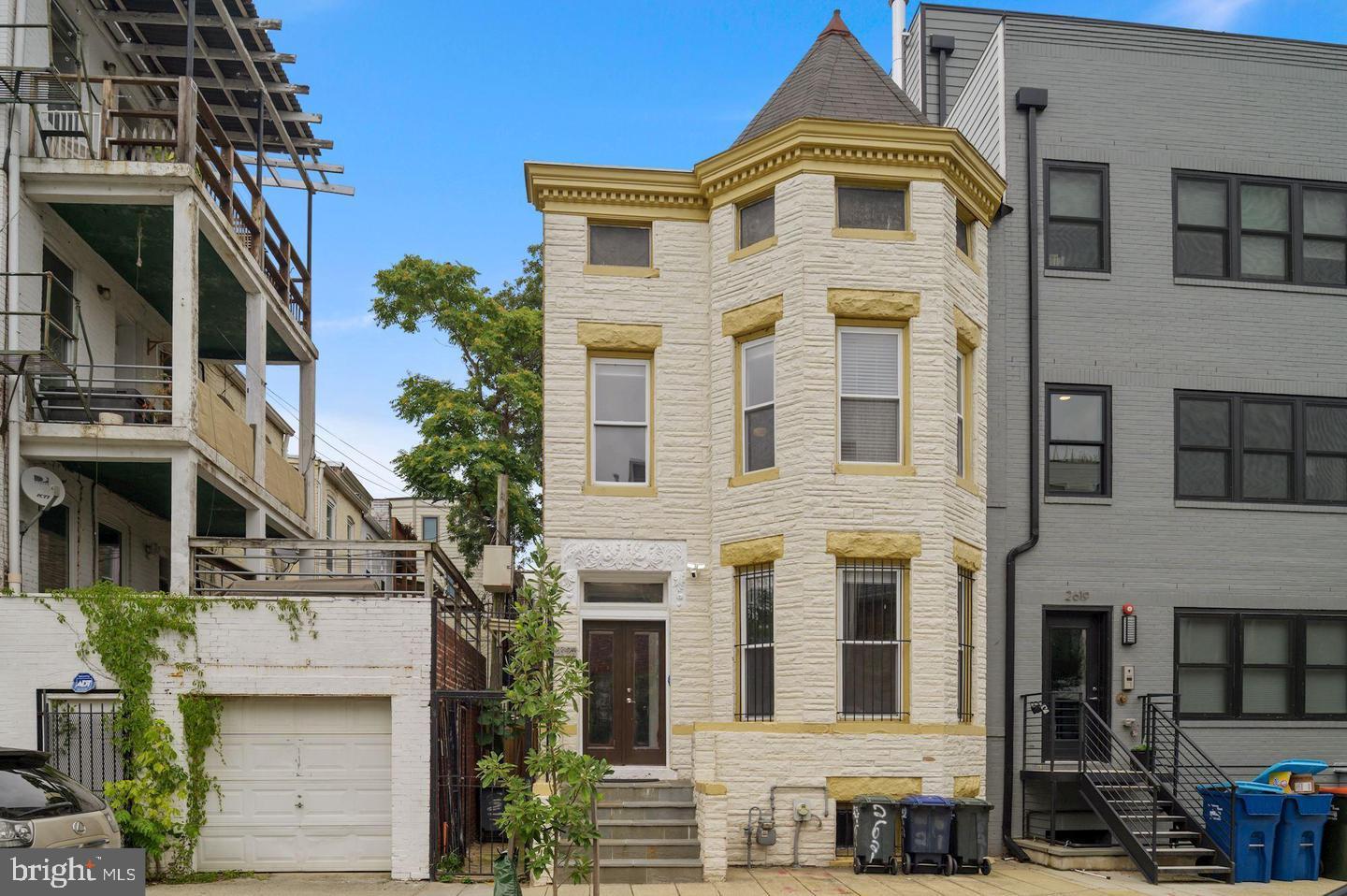2621 University Pl, Washington, DC 20009