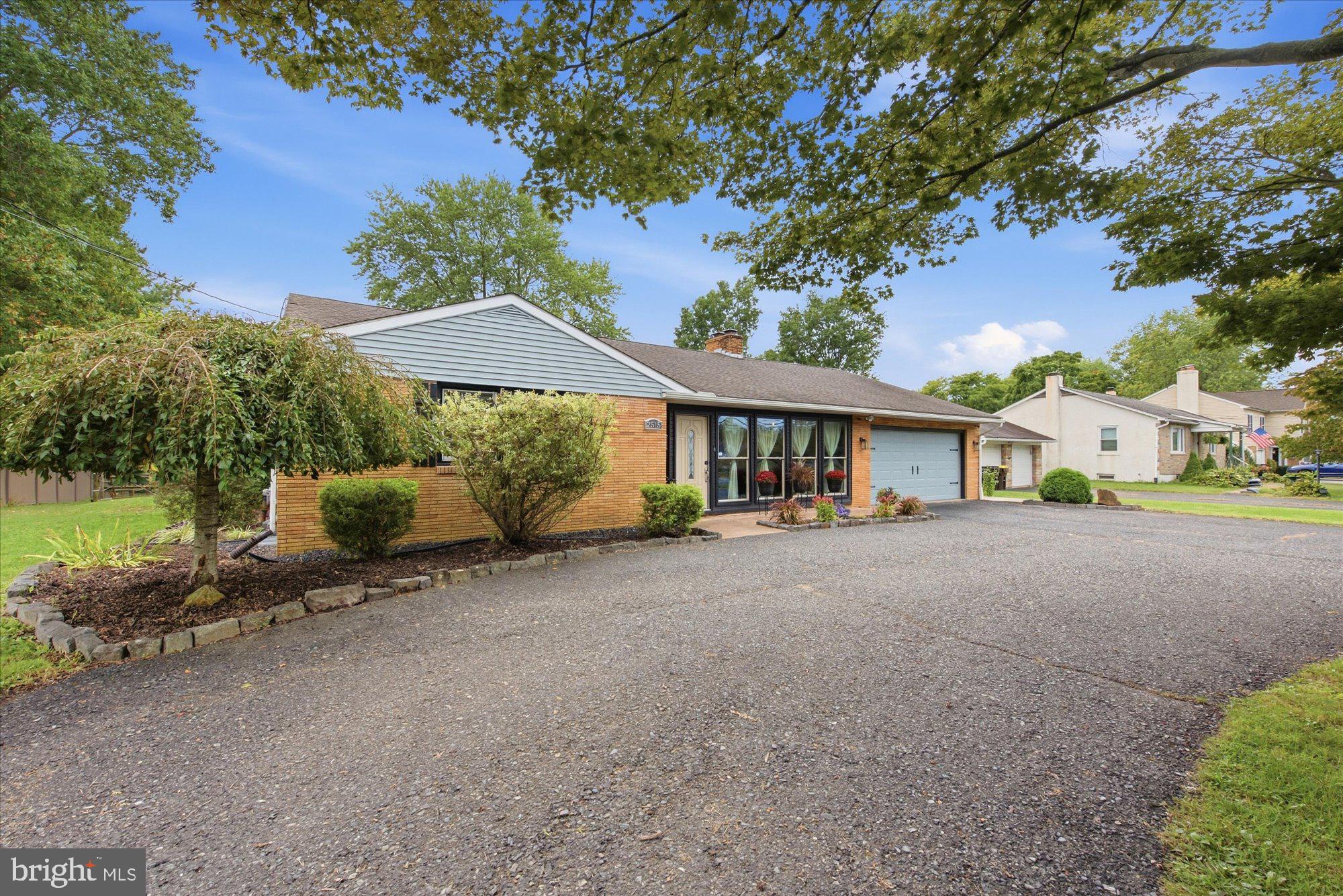 2515 Hillcrest Rd, Quakertown, PA 18951 photo