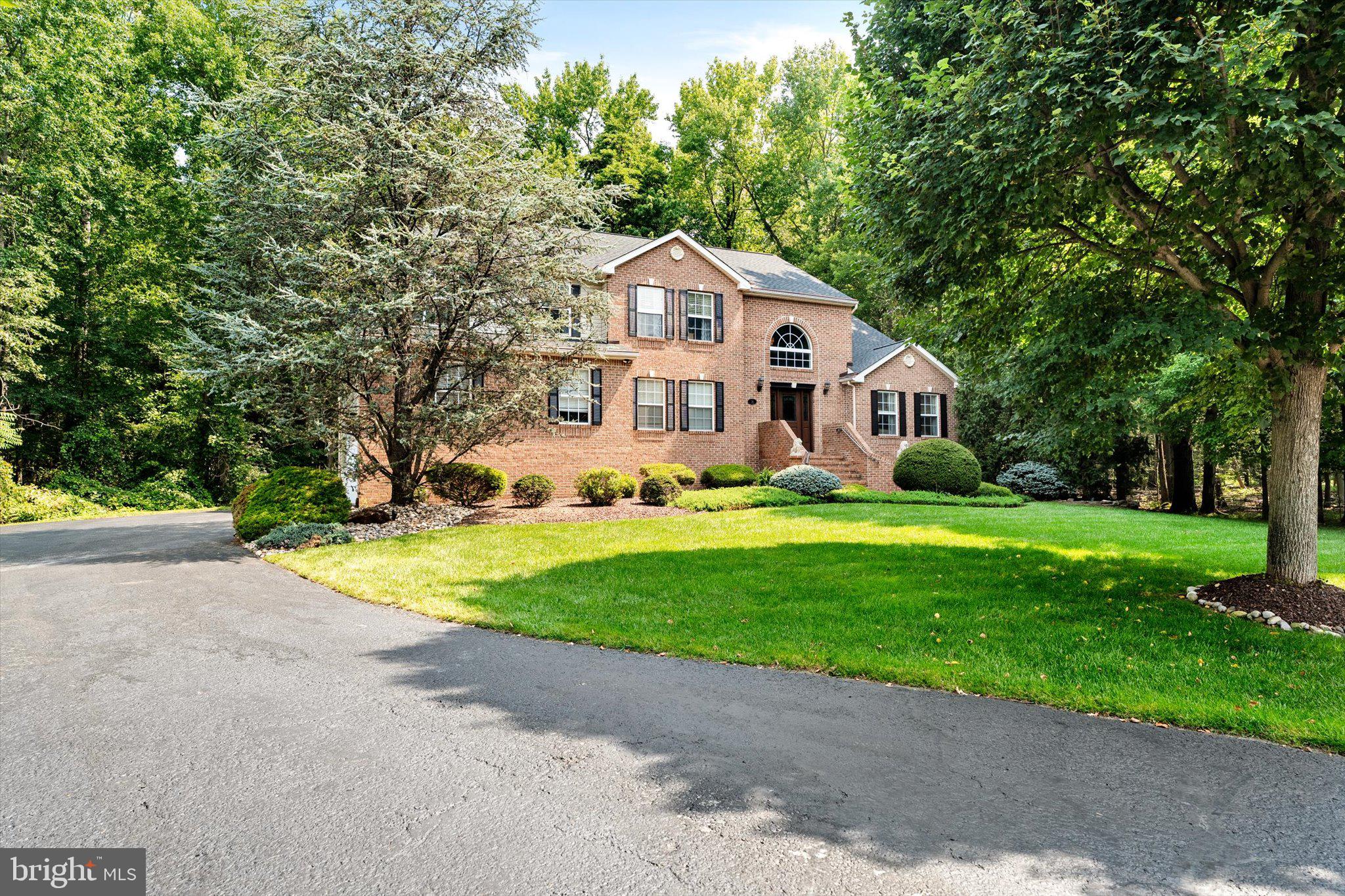 36 Arnold Ln, Robbinsville, NJ 08691