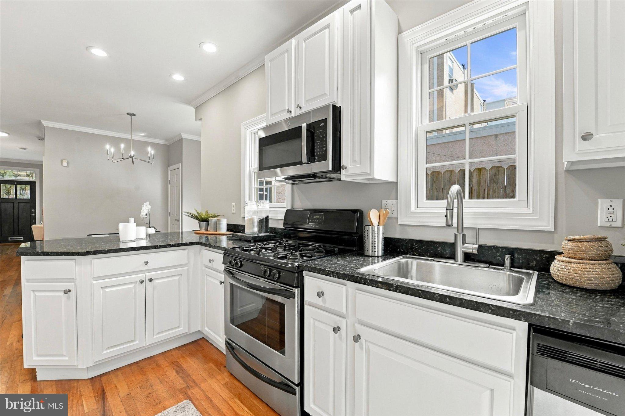1922 Carpenter St, Philadelphia, PA 19146 photo