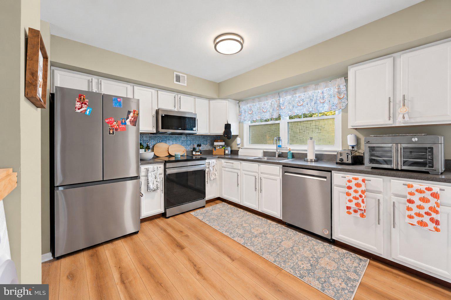 25 Yorktown Ct, Blue Bell, PA 19422 photo