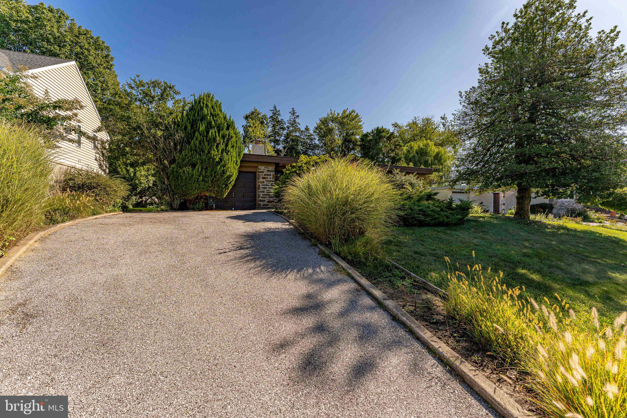 2135 Maclarie Ln, Broomall, PA 19008 photo