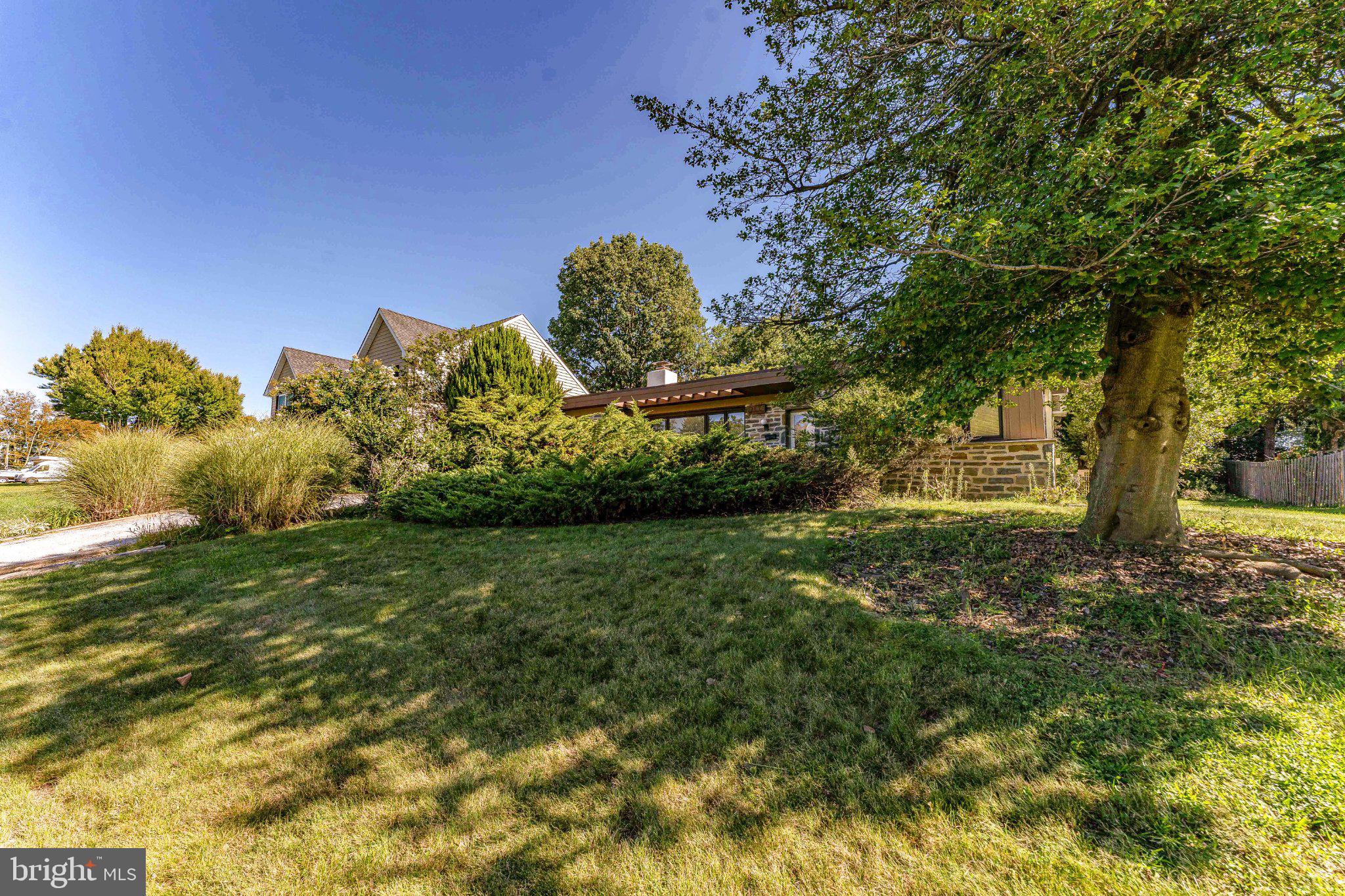 2135 Maclarie Ln, Broomall, PA 19008 photo