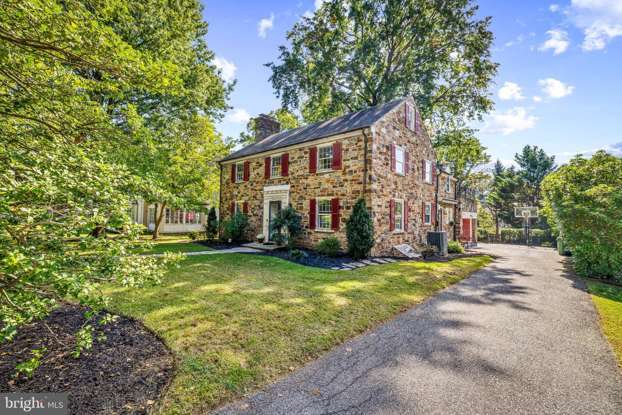 205 Kemble Rd, Baltimore, MD 21218